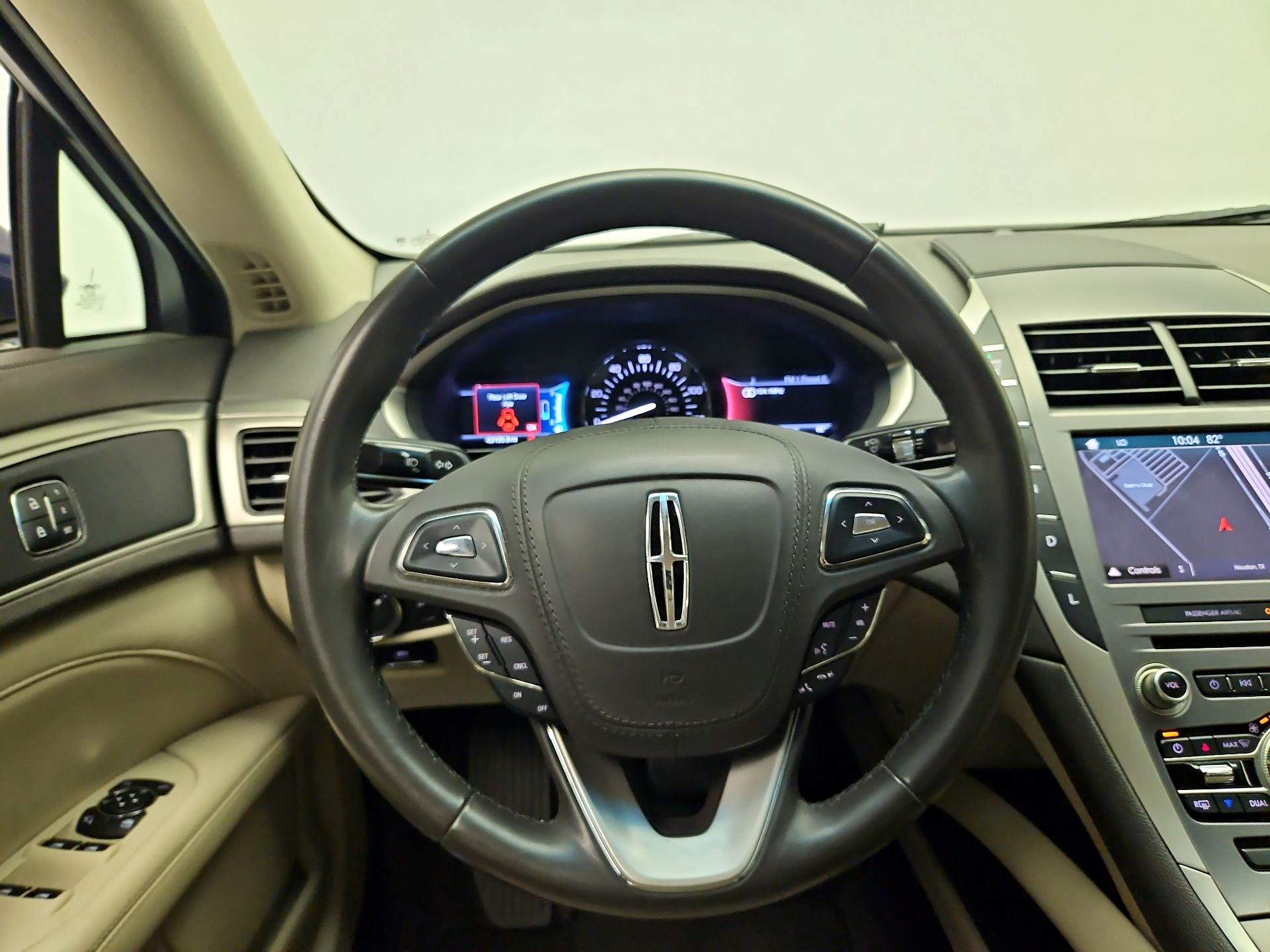 Thumbnail: 2017 Lincoln MKZ - 10