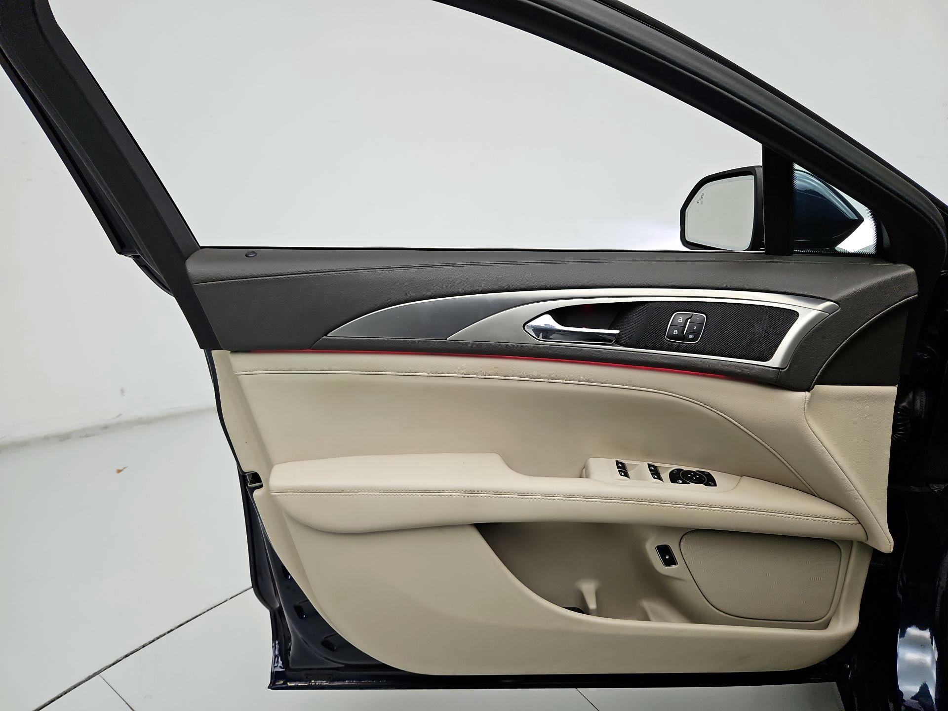 Thumbnail: 2017 Lincoln MKZ - 12