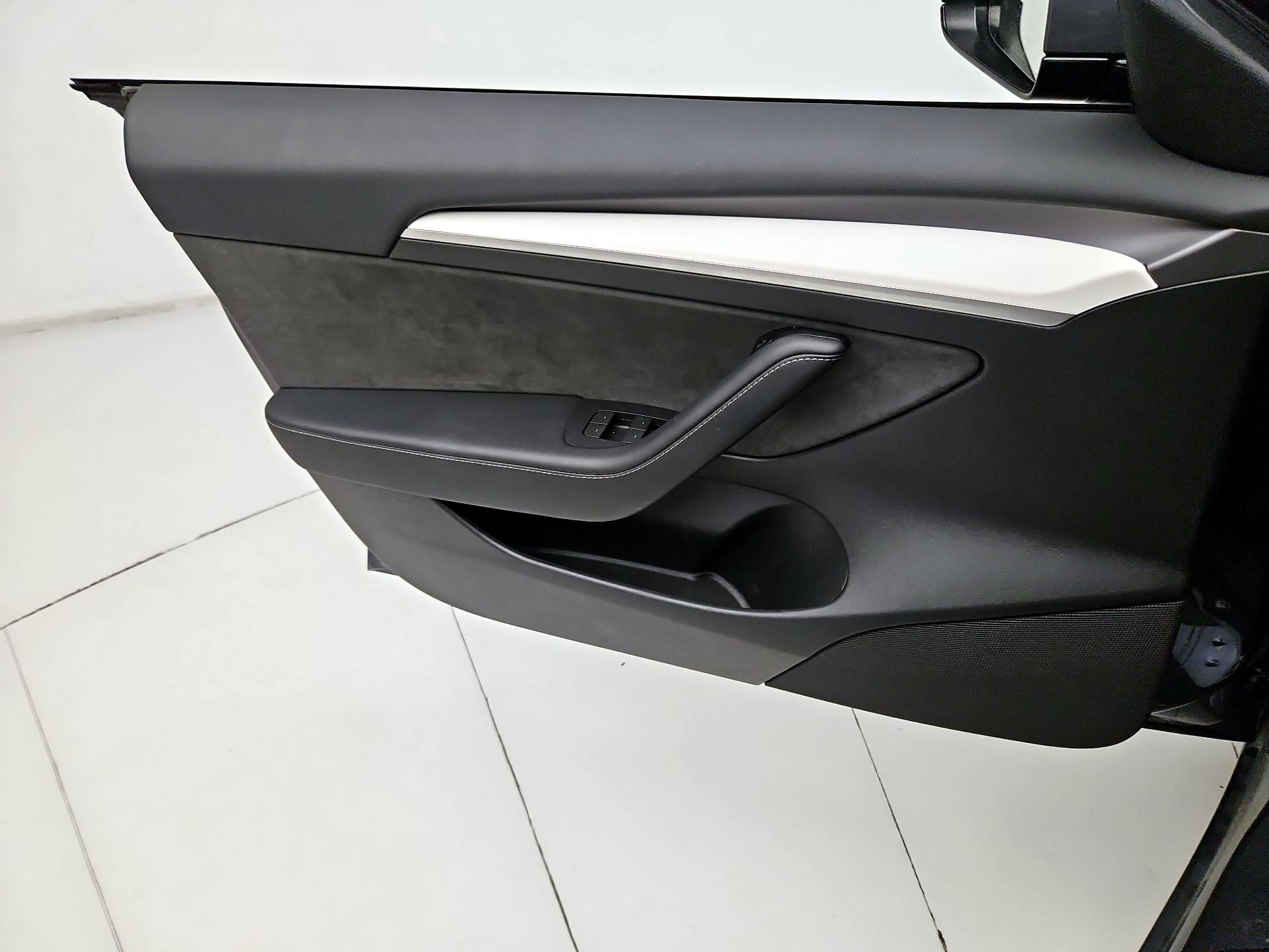 Thumbnail: 2023 Tesla Model 3 - 12