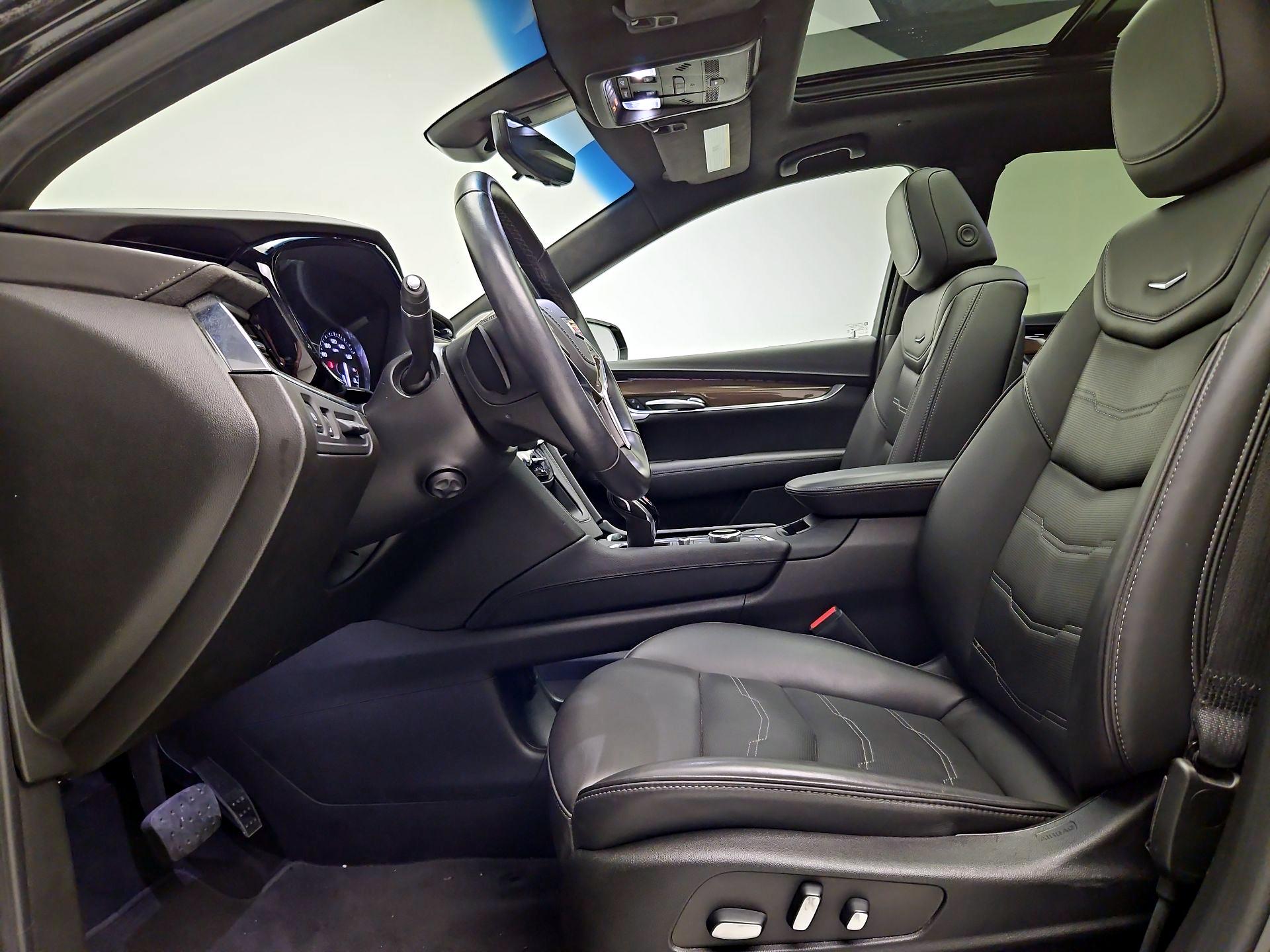 Thumbnail: 2022 Cadillac XT5 - 11
