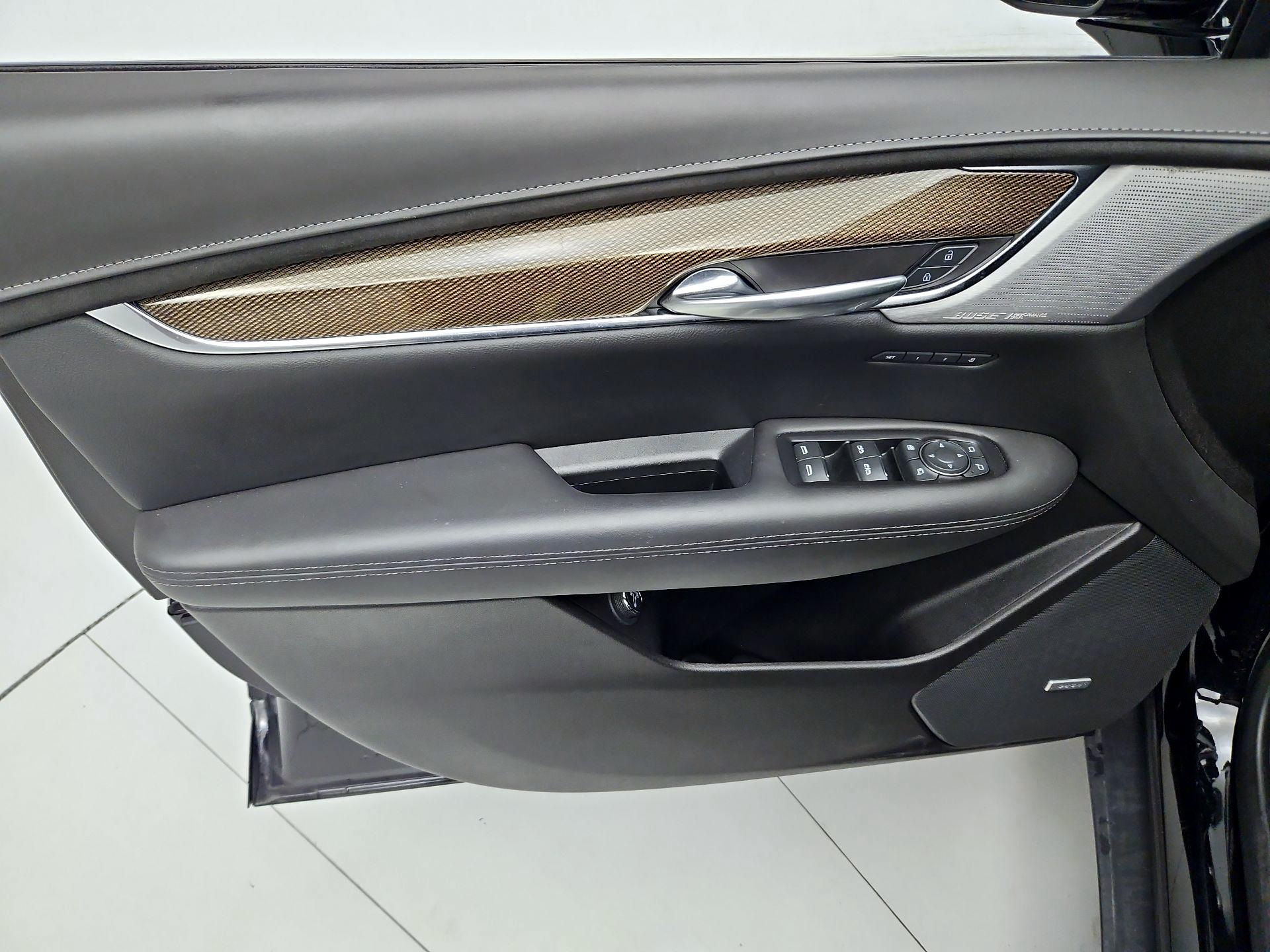 Thumbnail: 2022 Cadillac XT5 - 12