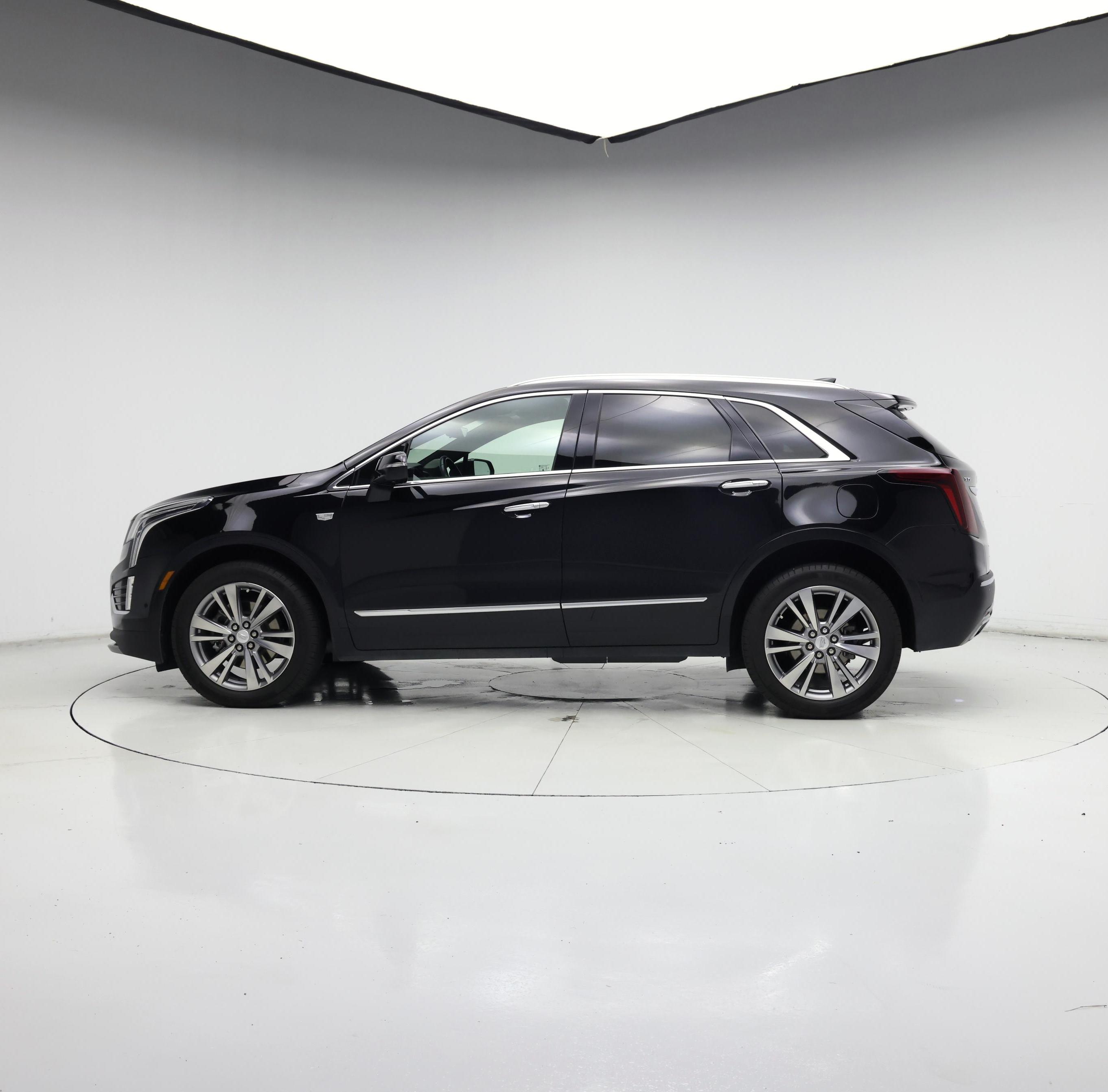 Thumbnail: 2022 Cadillac XT5 - 3
