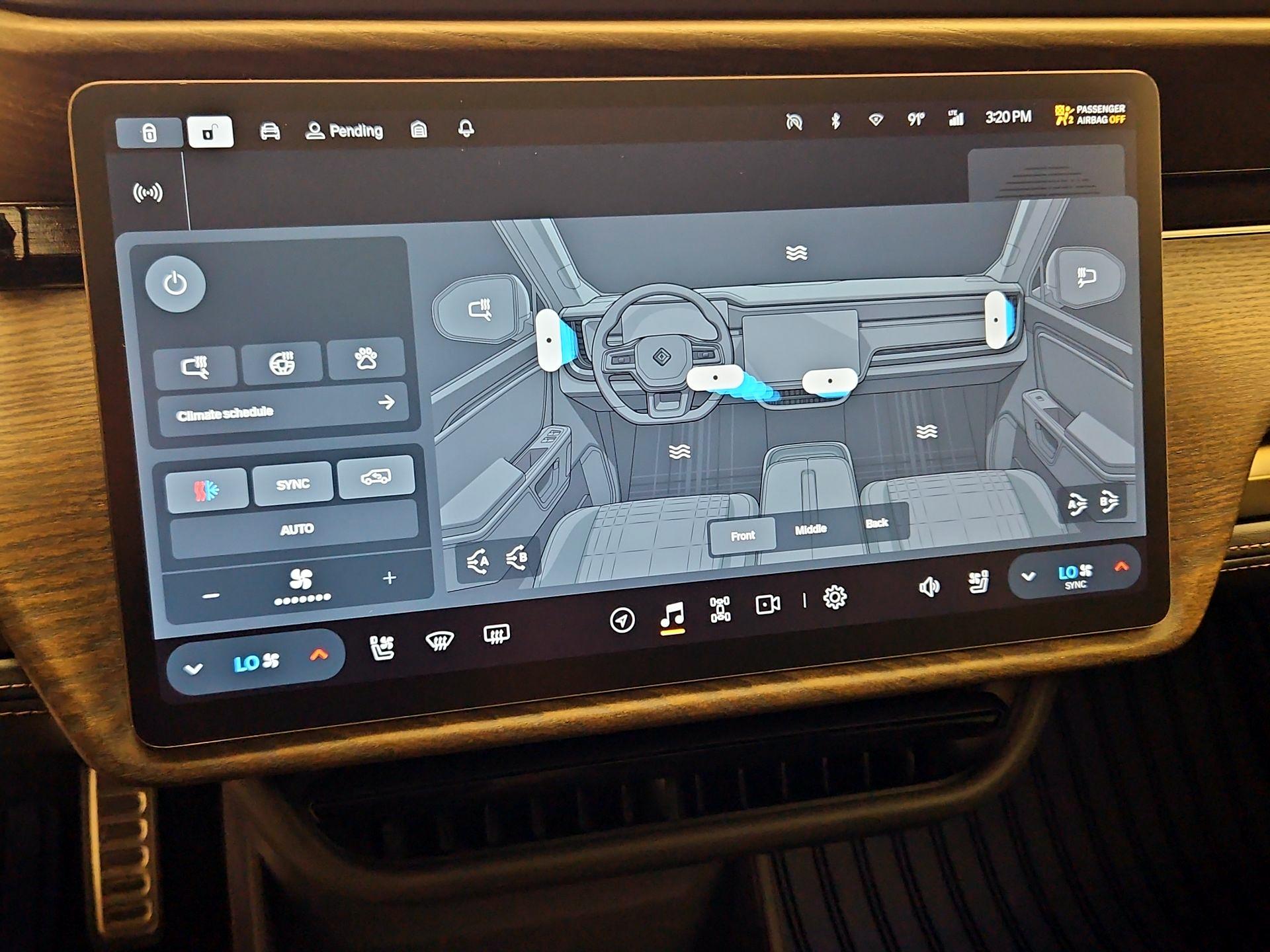 Thumbnail: 2025 Rivian R1S - 17