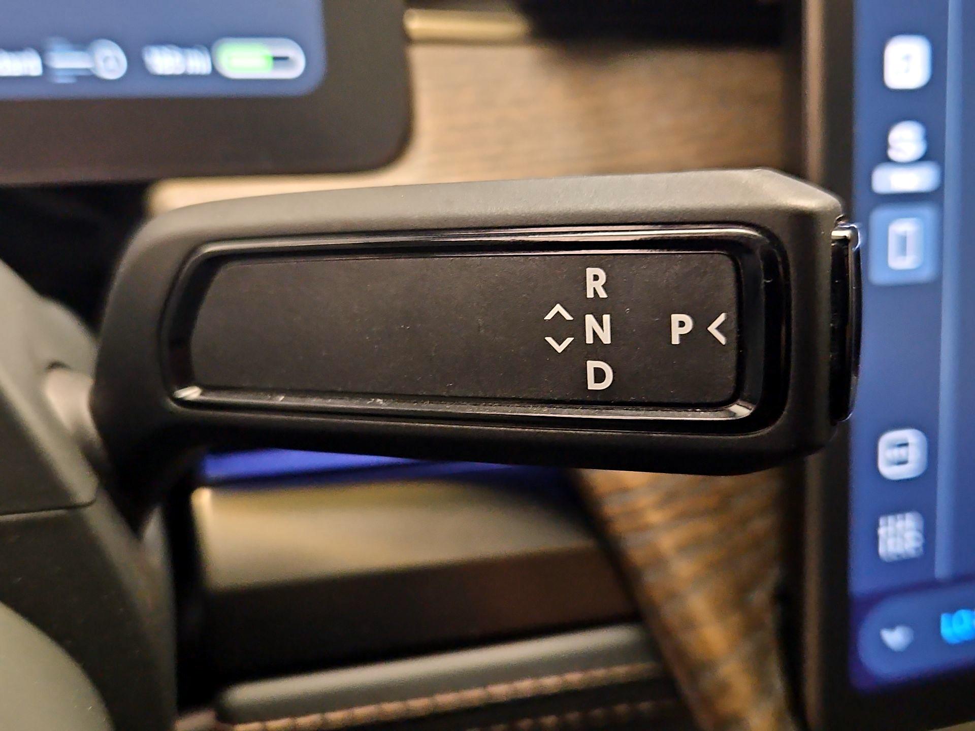 Thumbnail: 2025 Rivian R1S - 18