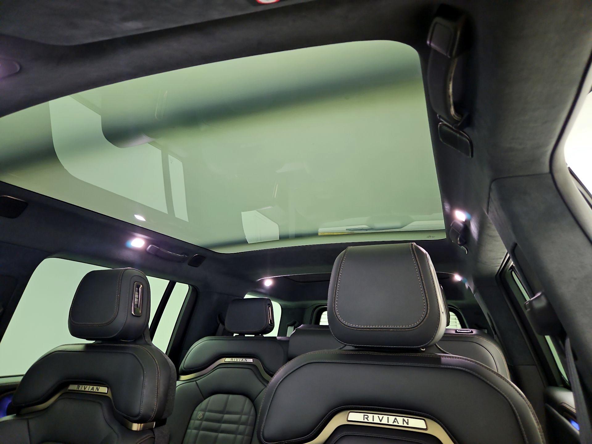 Thumbnail: 2025 Rivian R1S - 20