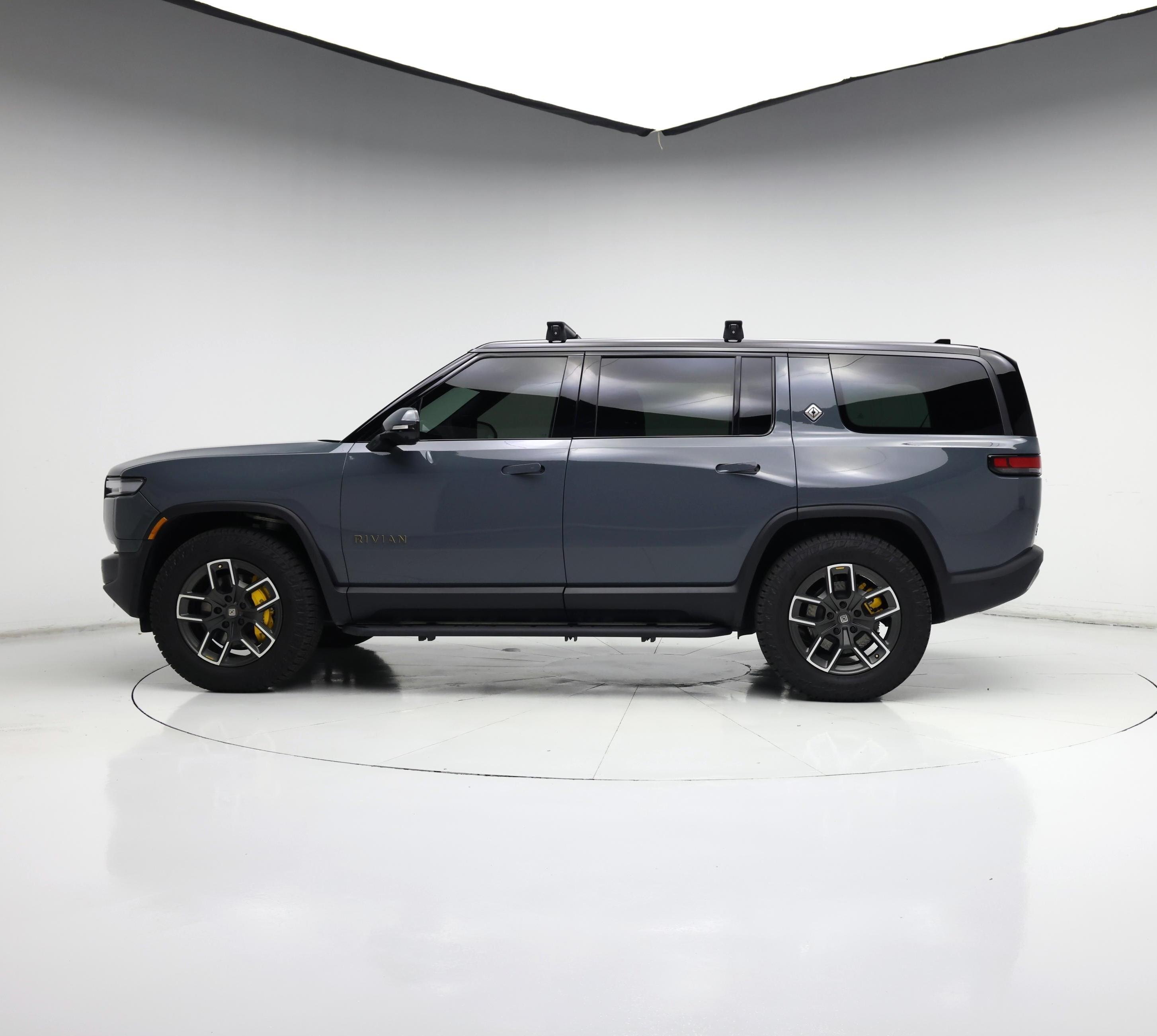 Thumbnail: 2025 Rivian R1S - 3