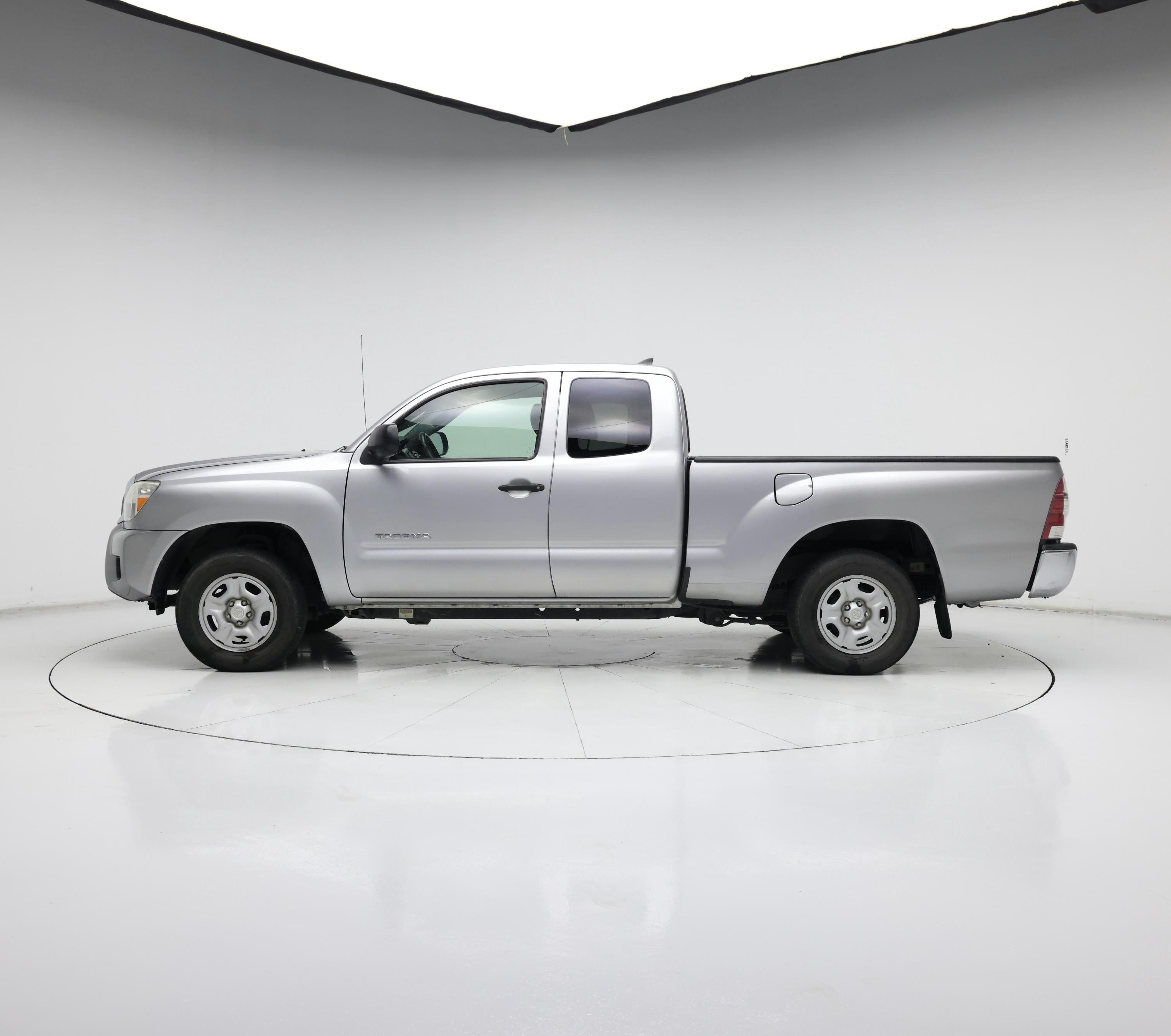 Thumbnail: 2015 Toyota Tacoma - 3