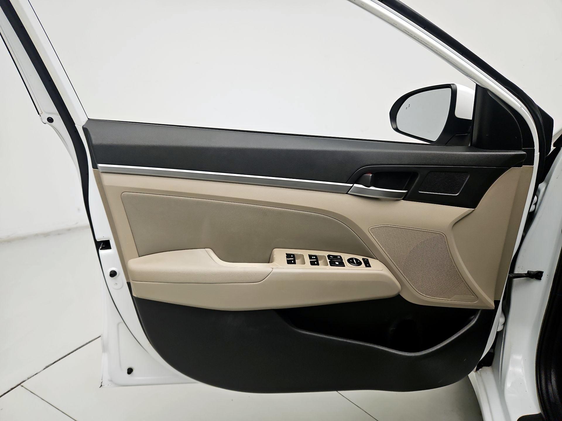 Thumbnail: 2019 Hyundai Elantra - 12