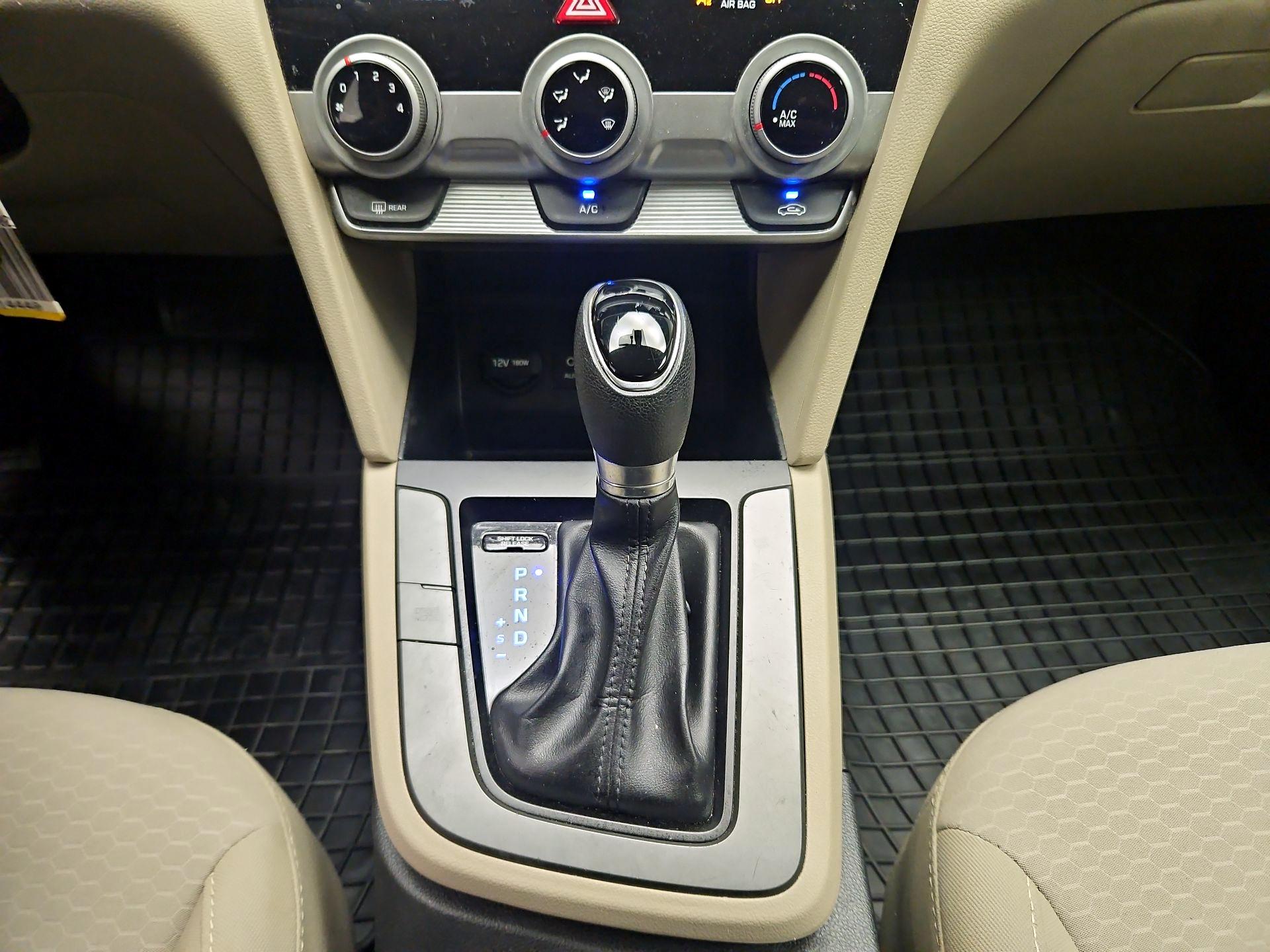 Thumbnail: 2019 Hyundai Elantra - 16