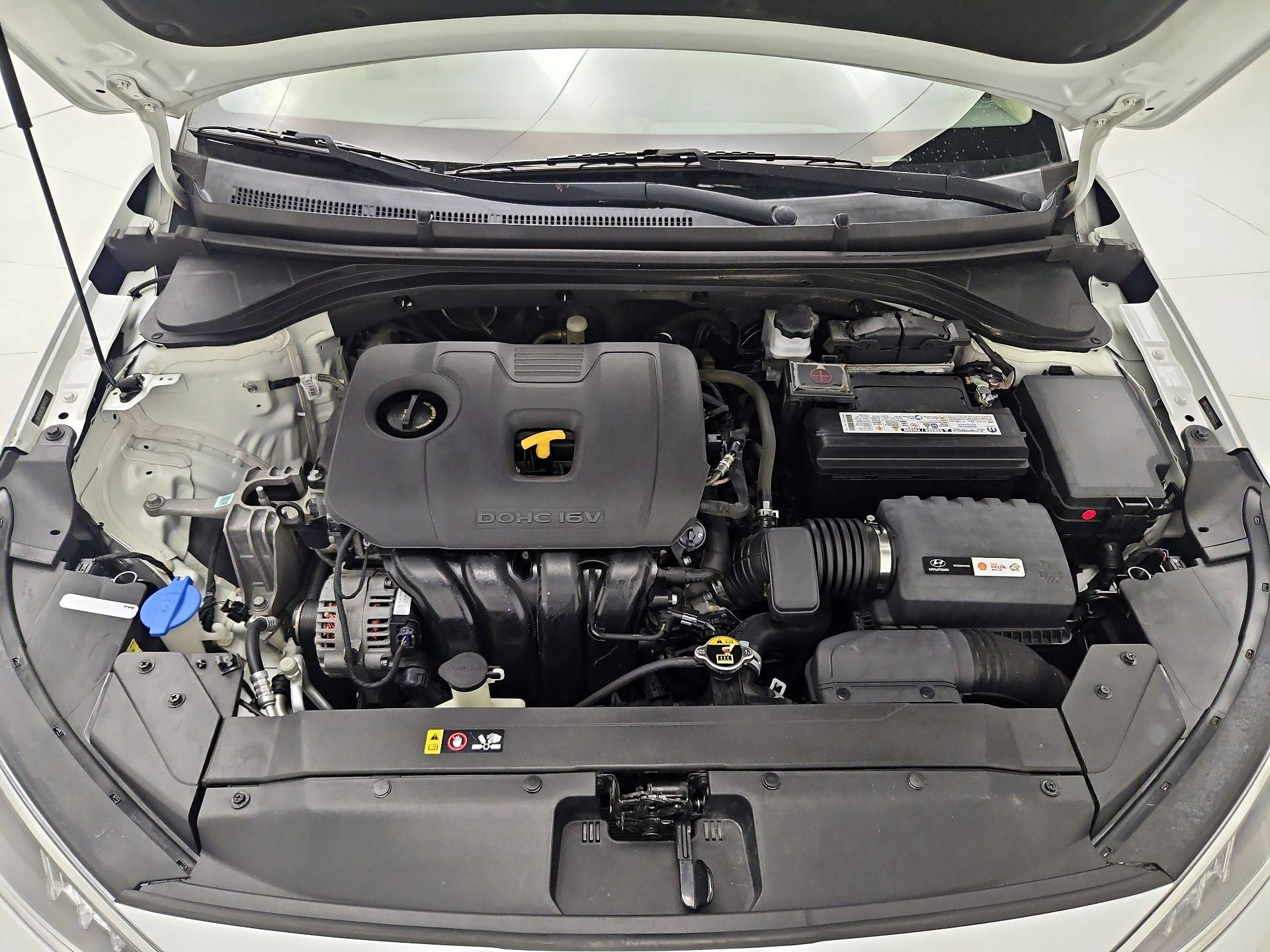 Thumbnail: 2019 Hyundai Elantra - 19