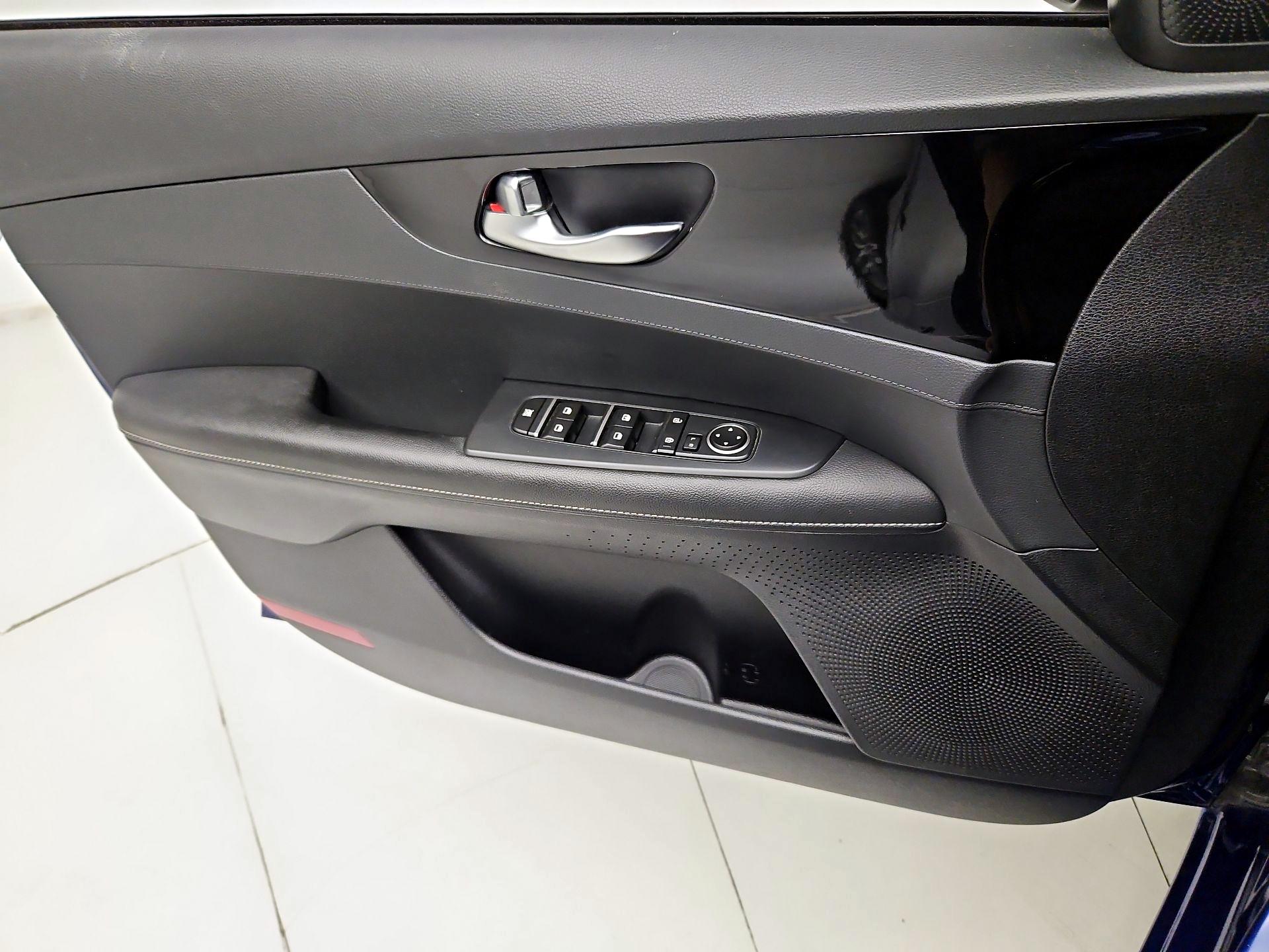 Thumbnail: 2019 Kia Forte - 12