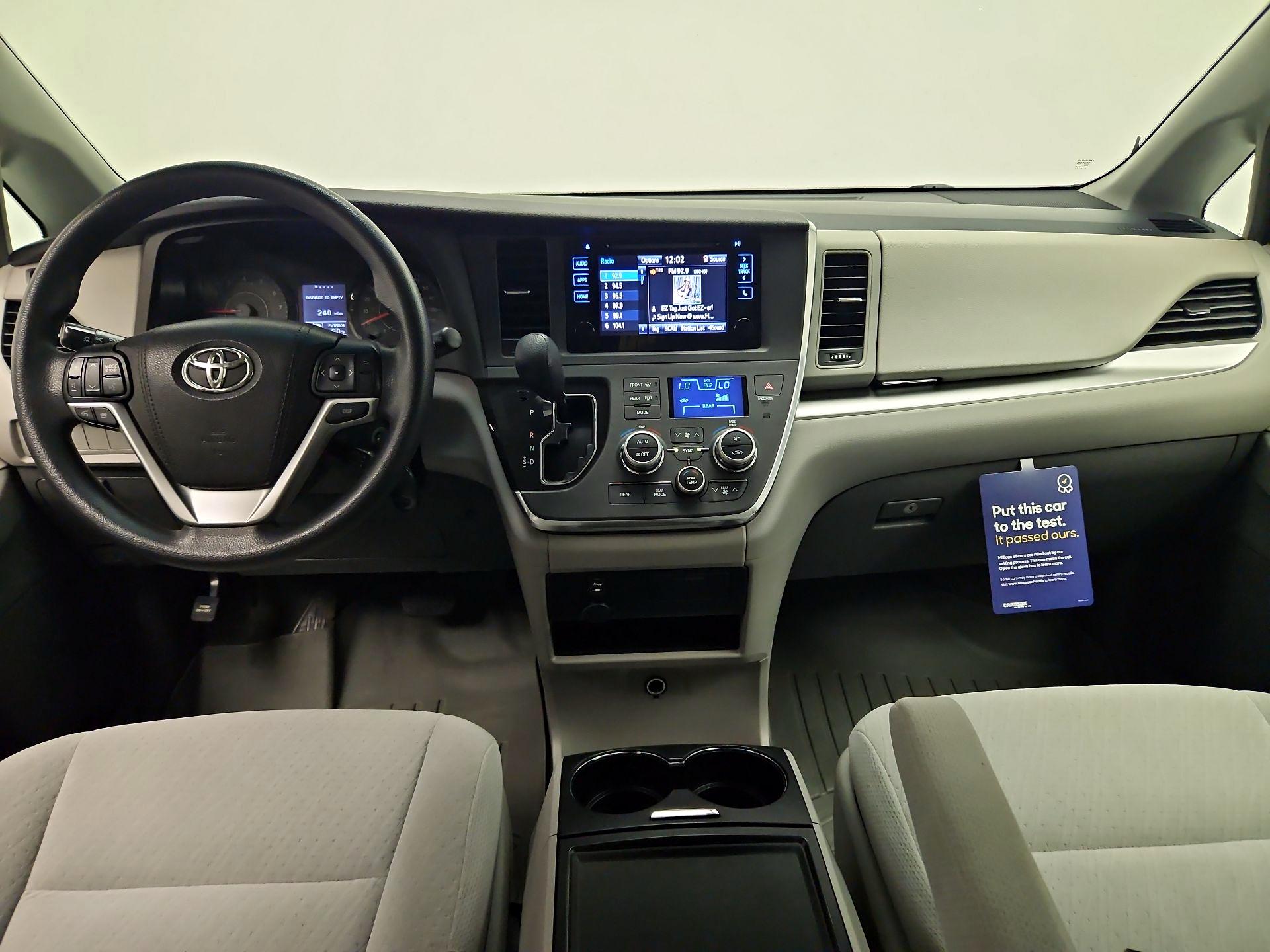 Thumbnail: 2015 Toyota Sienna - 9