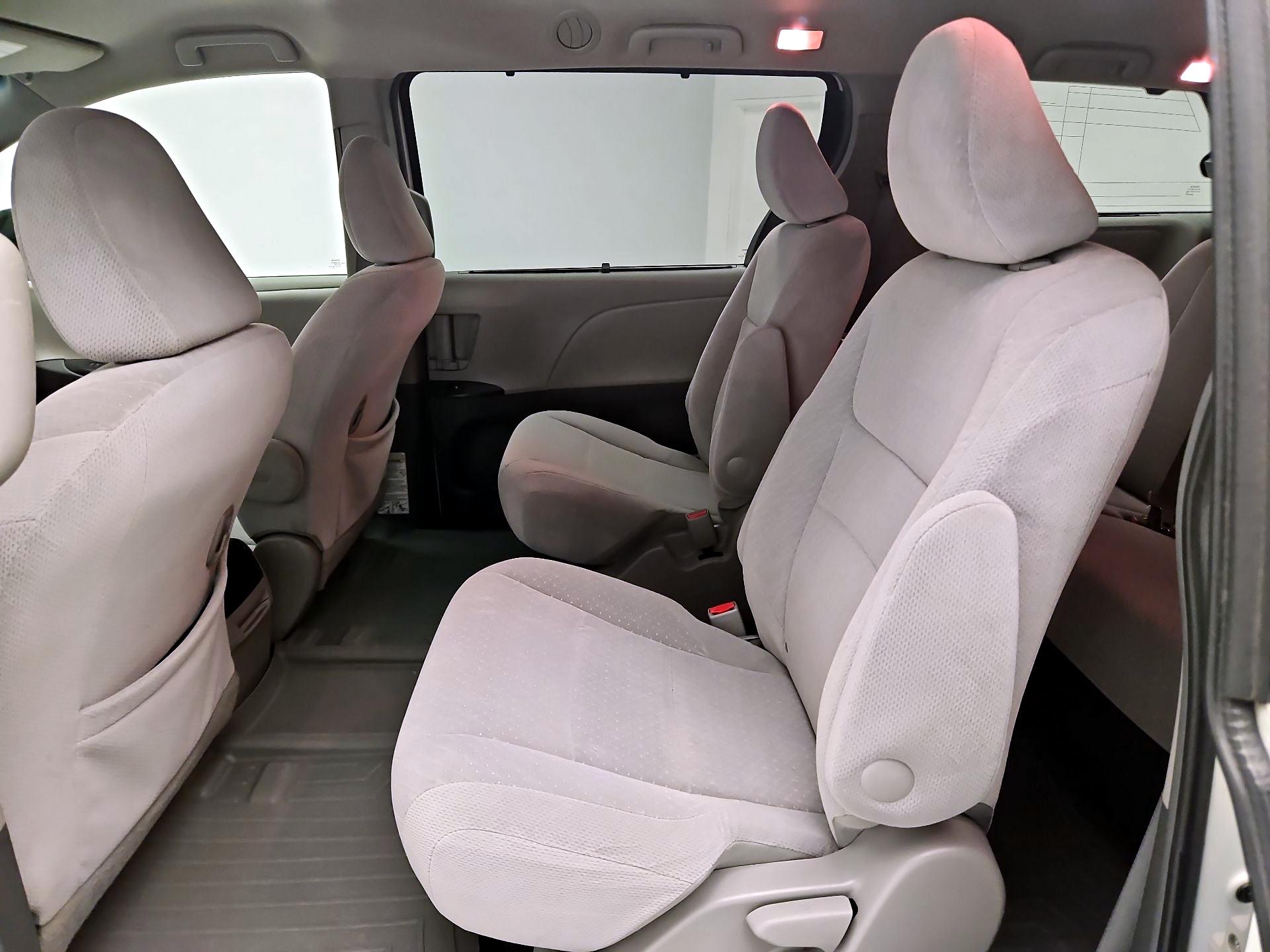 Thumbnail: 2015 Toyota Sienna - 19