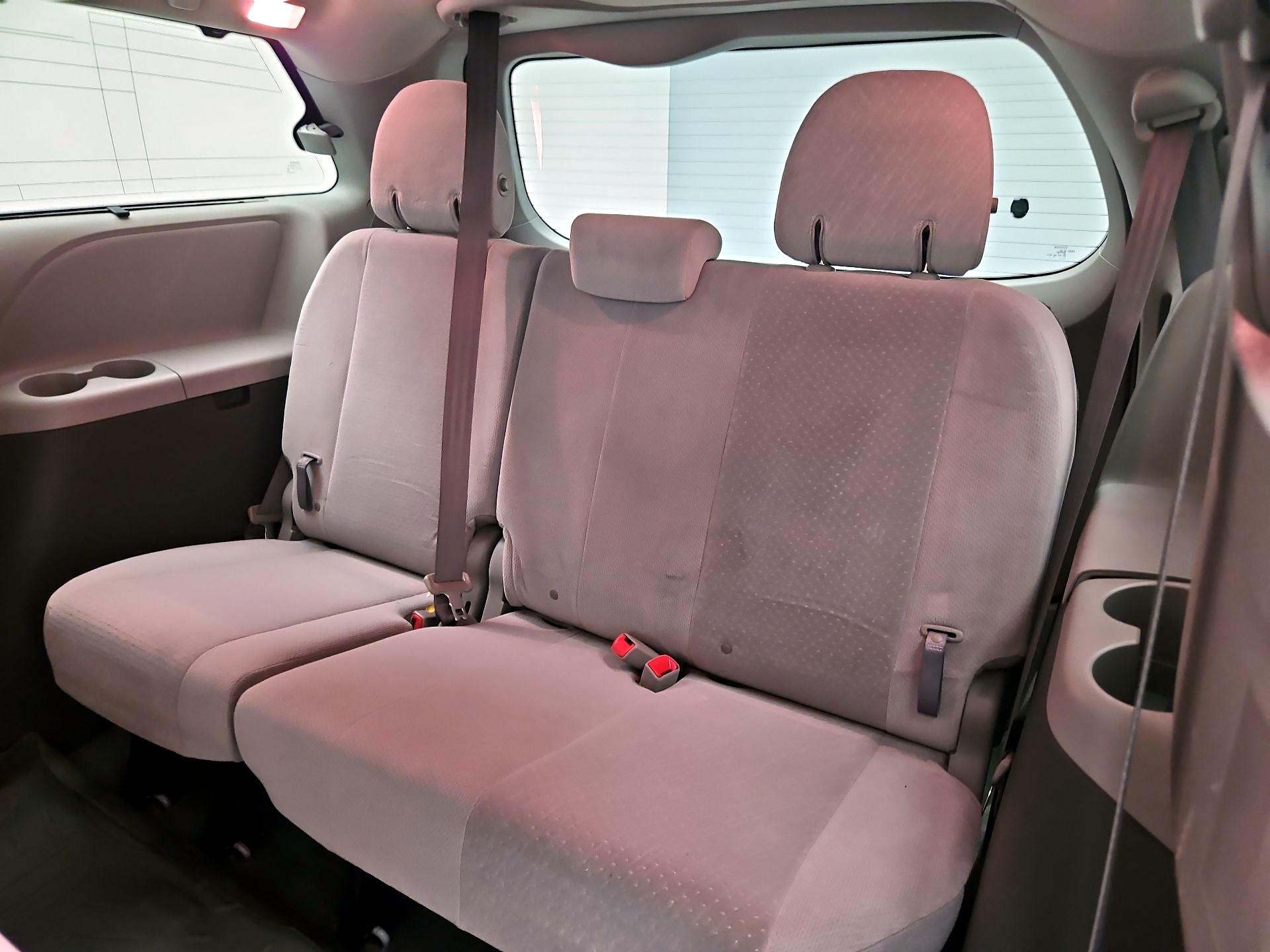 Thumbnail: 2015 Toyota Sienna - 20