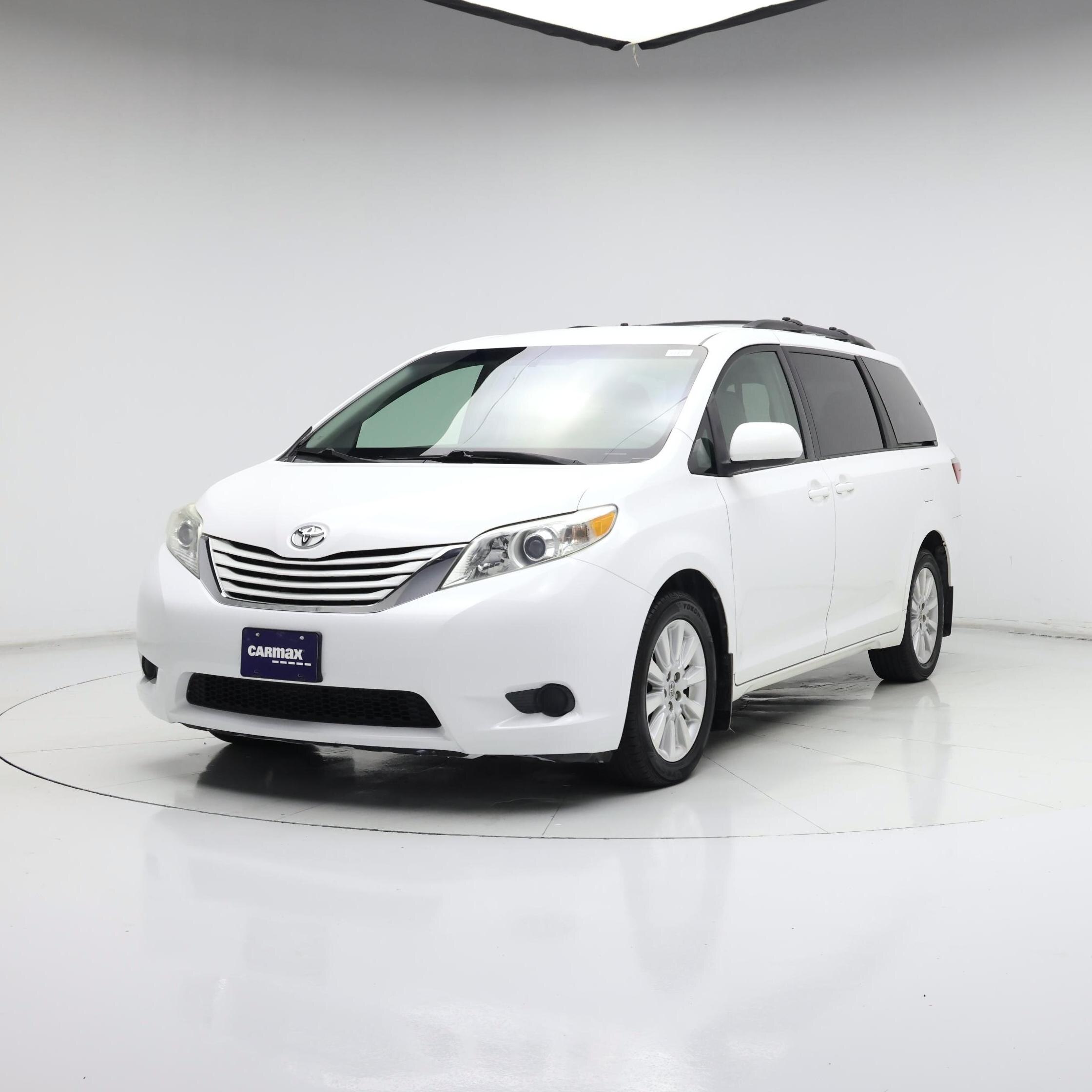 Thumbnail: 2015 Toyota Sienna - 4