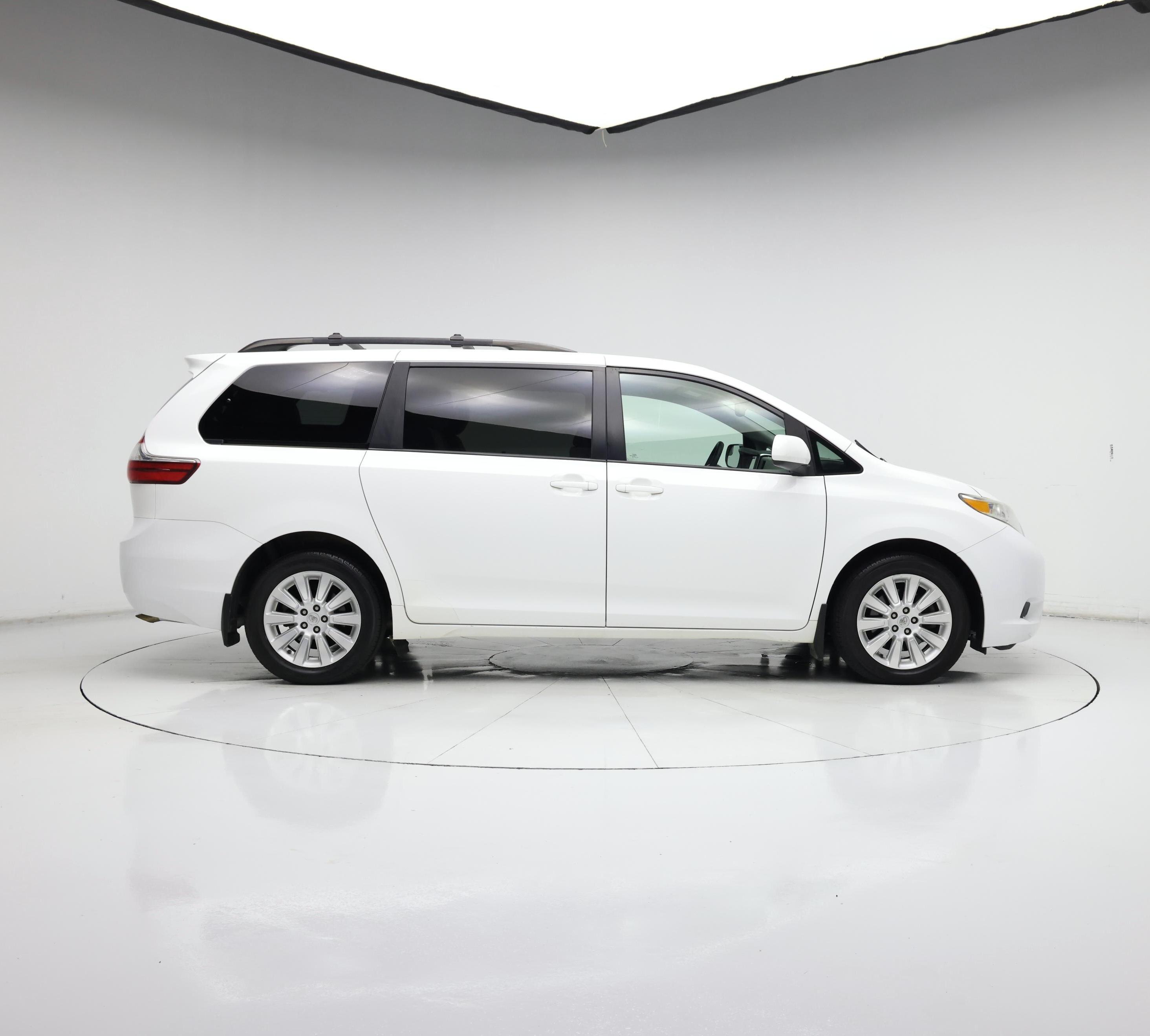 Thumbnail: 2015 Toyota Sienna - 7