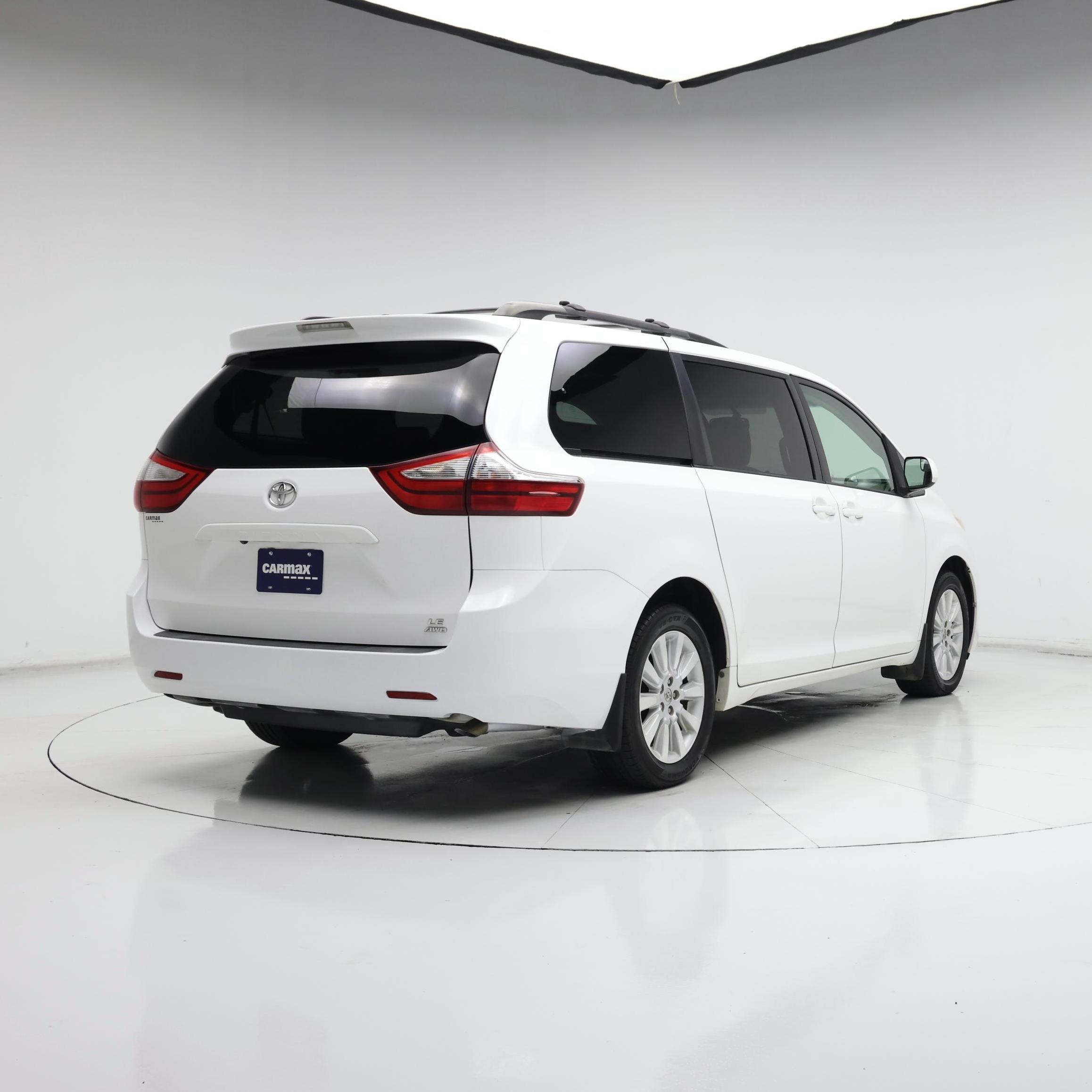 Thumbnail: 2015 Toyota Sienna - 8