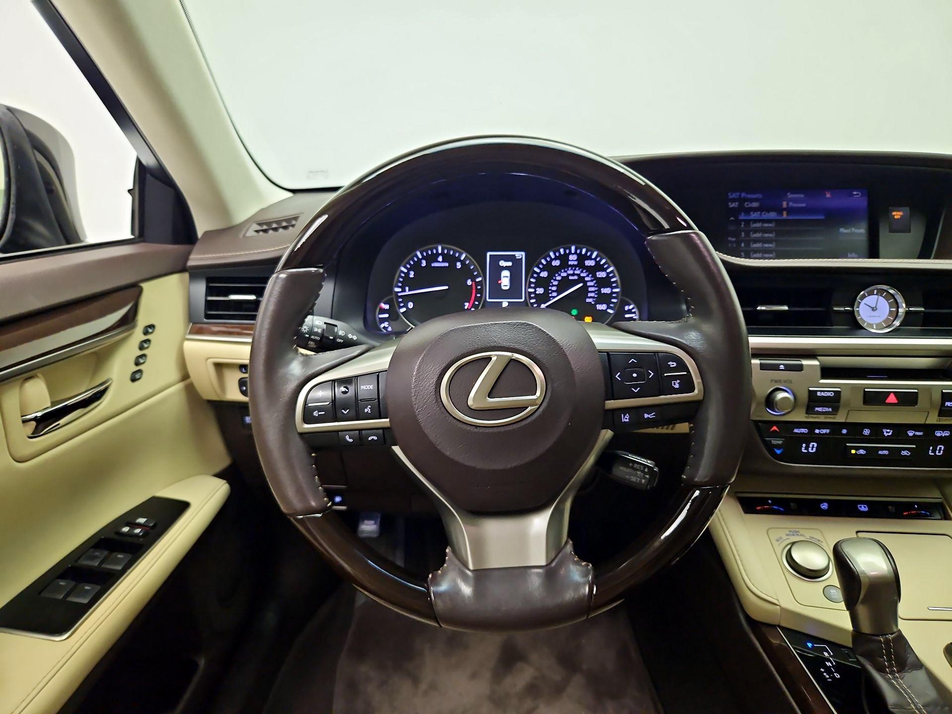 Thumbnail: 2018 Lexus ES - 10
