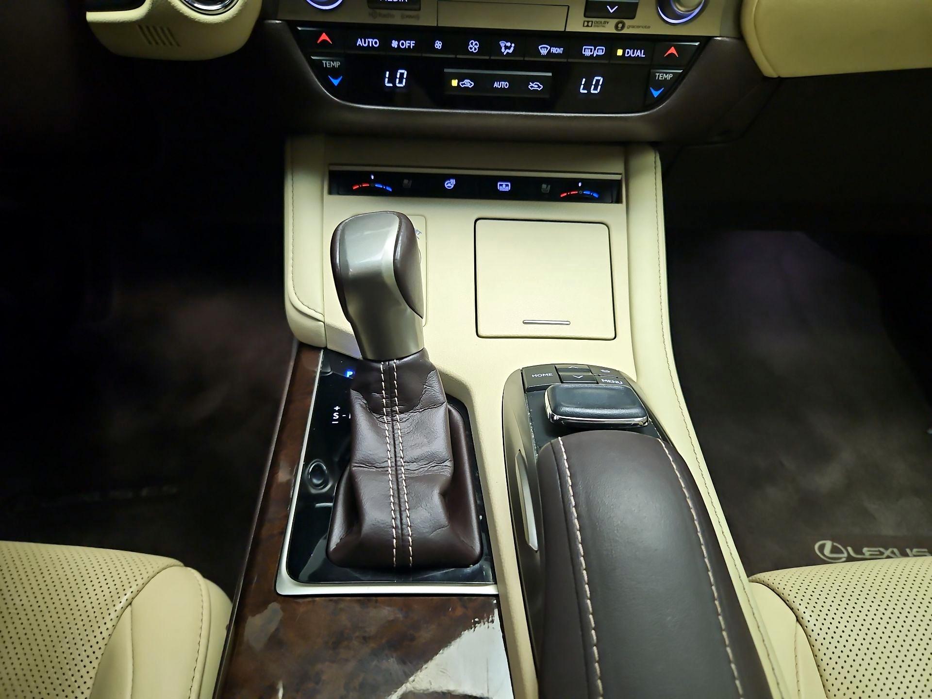 Thumbnail: 2018 Lexus ES - 16