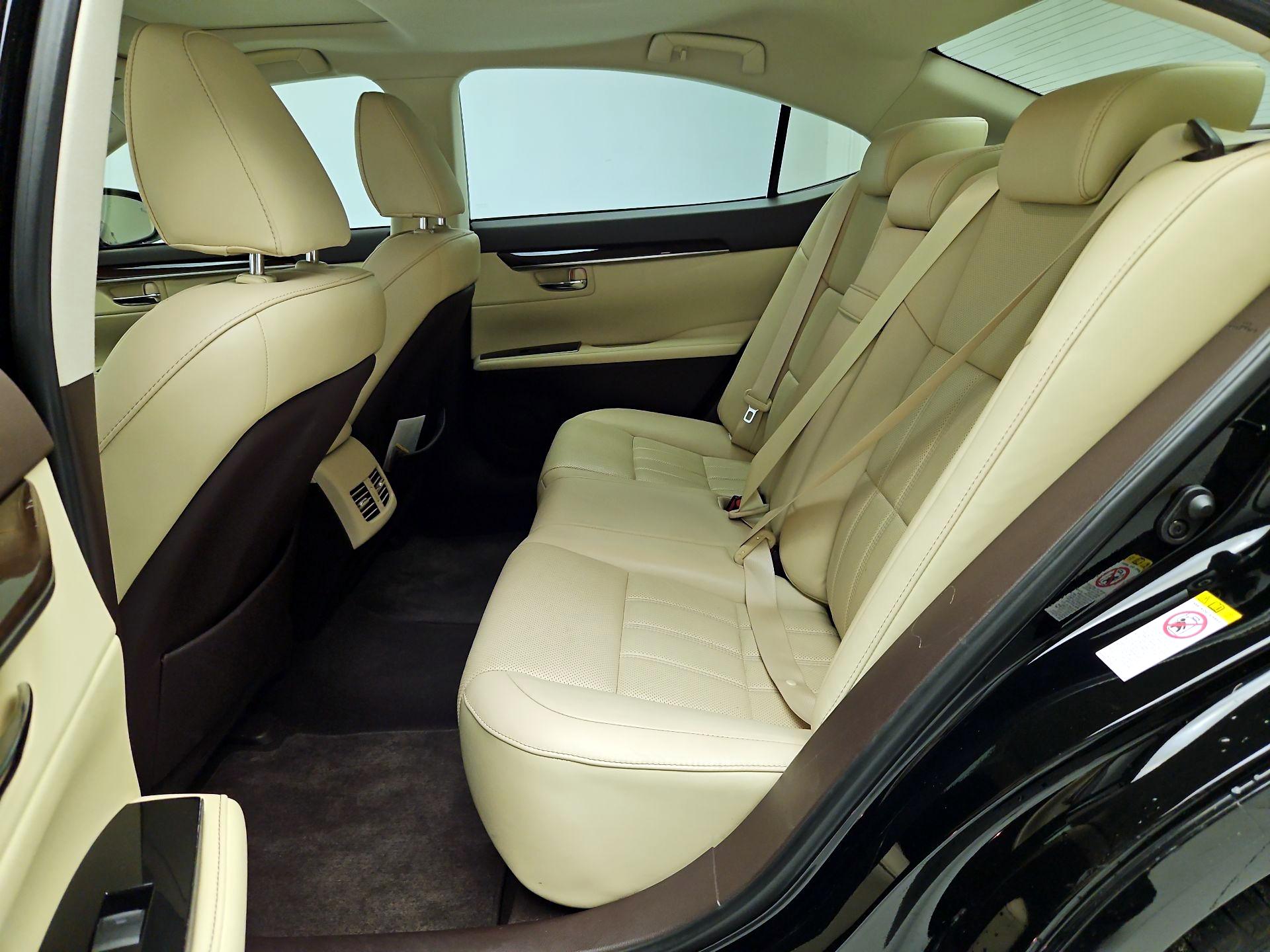 Thumbnail: 2018 Lexus ES - 17