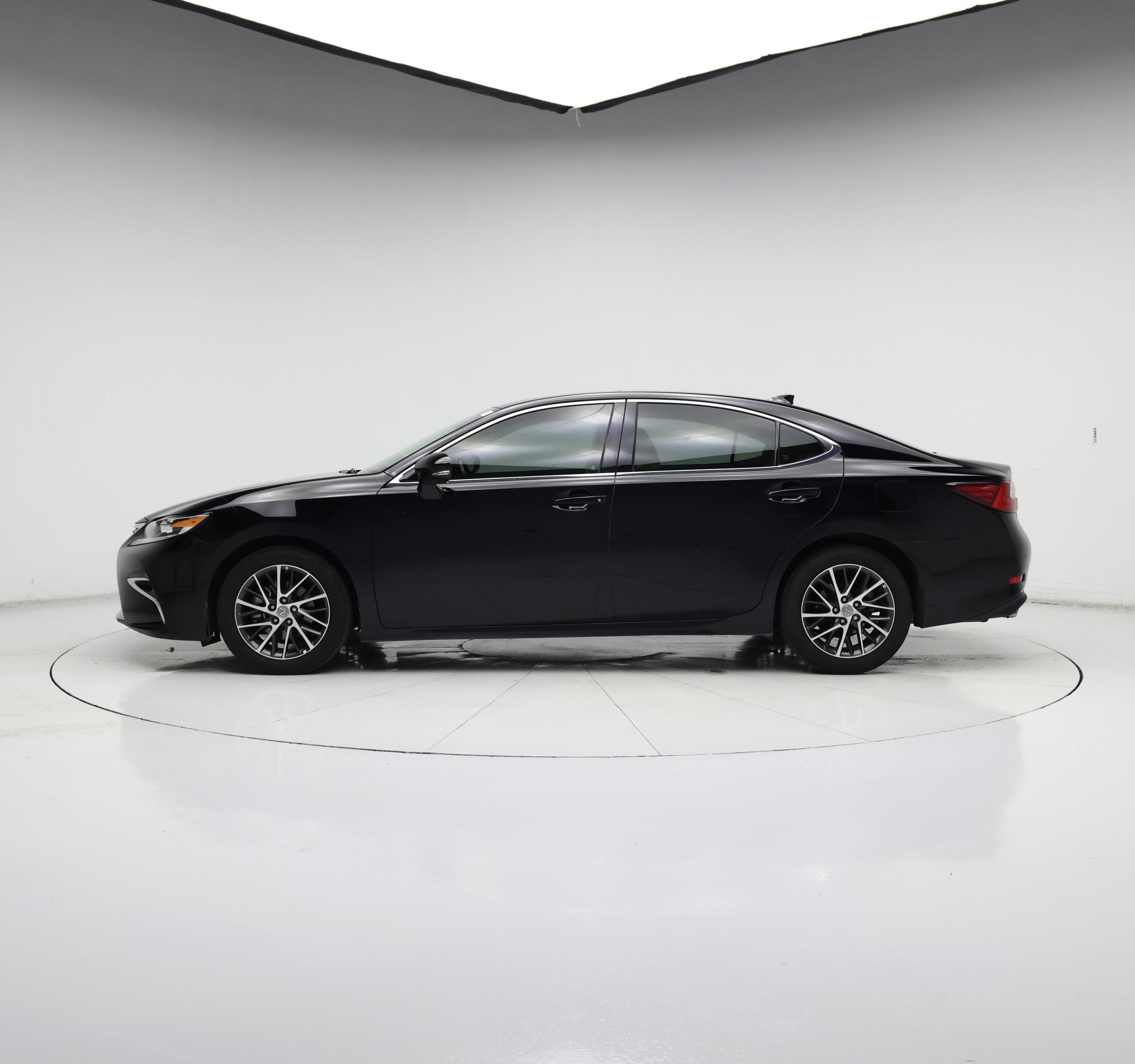 Thumbnail: 2018 Lexus ES - 3