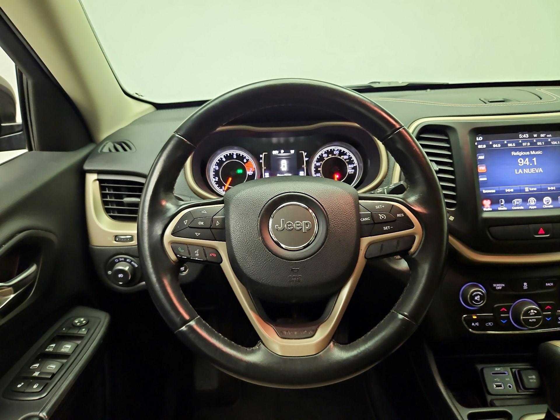 Thumbnail: 2017 Jeep Cherokee - 10