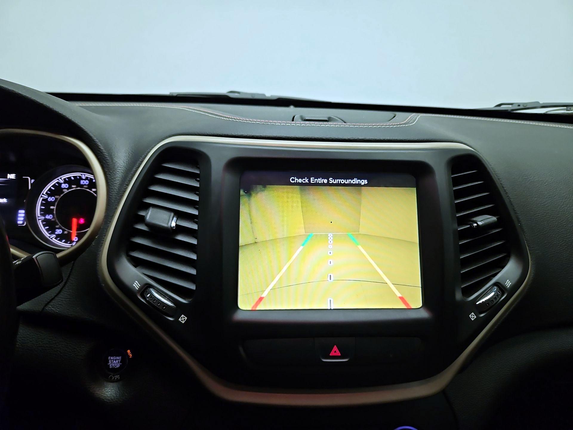Thumbnail: 2017 Jeep Cherokee - 13