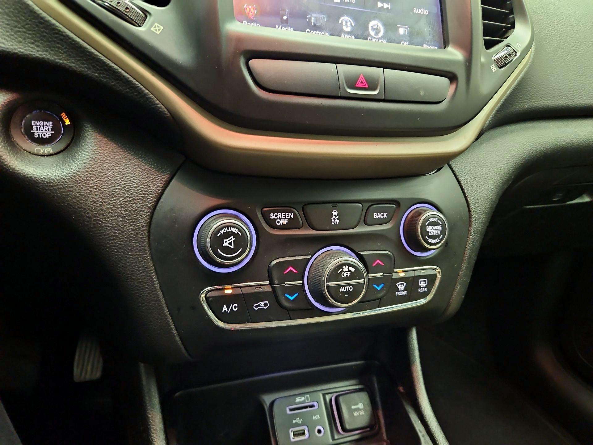 Thumbnail: 2017 Jeep Cherokee - 15