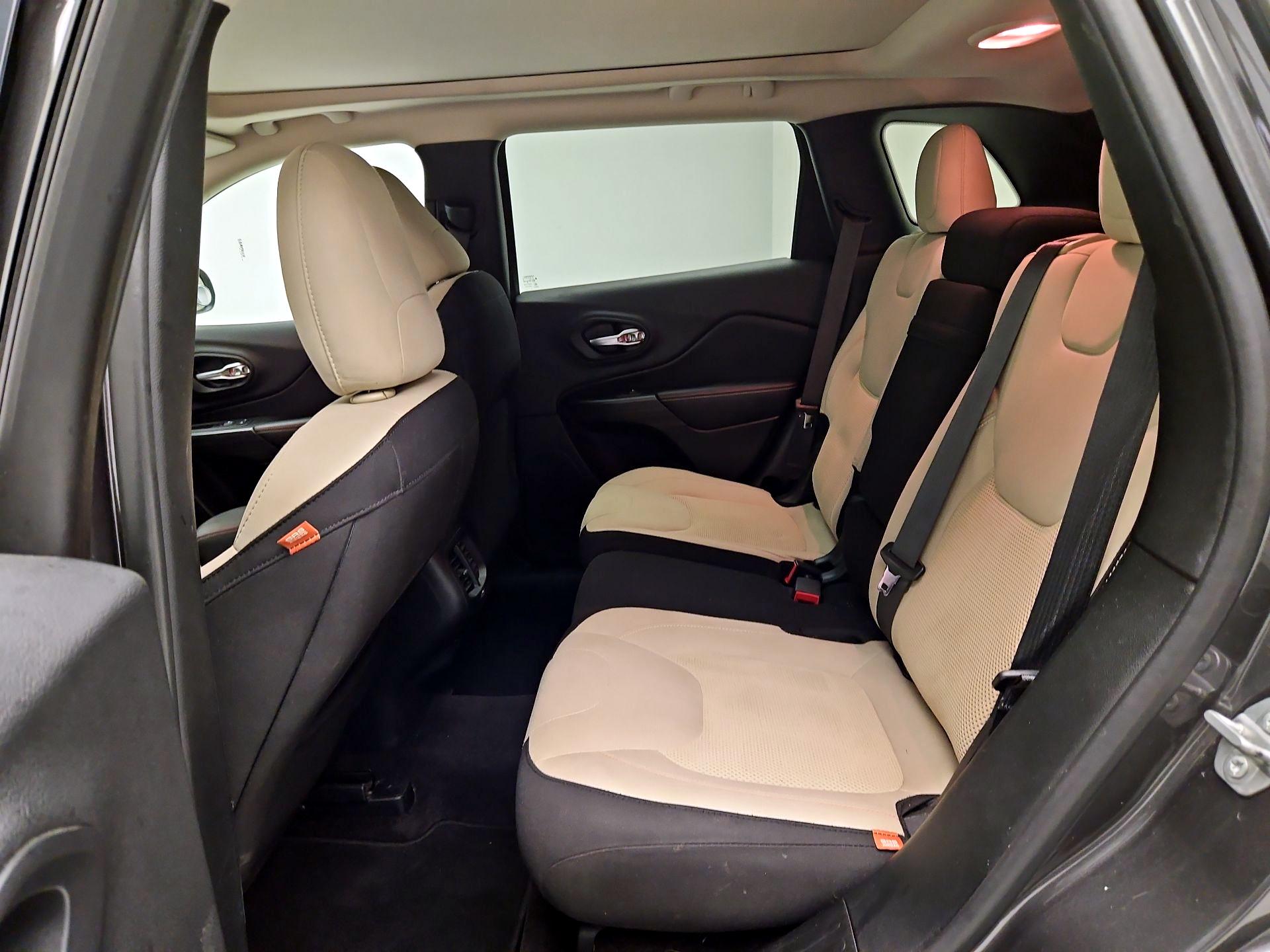Thumbnail: 2017 Jeep Cherokee - 17