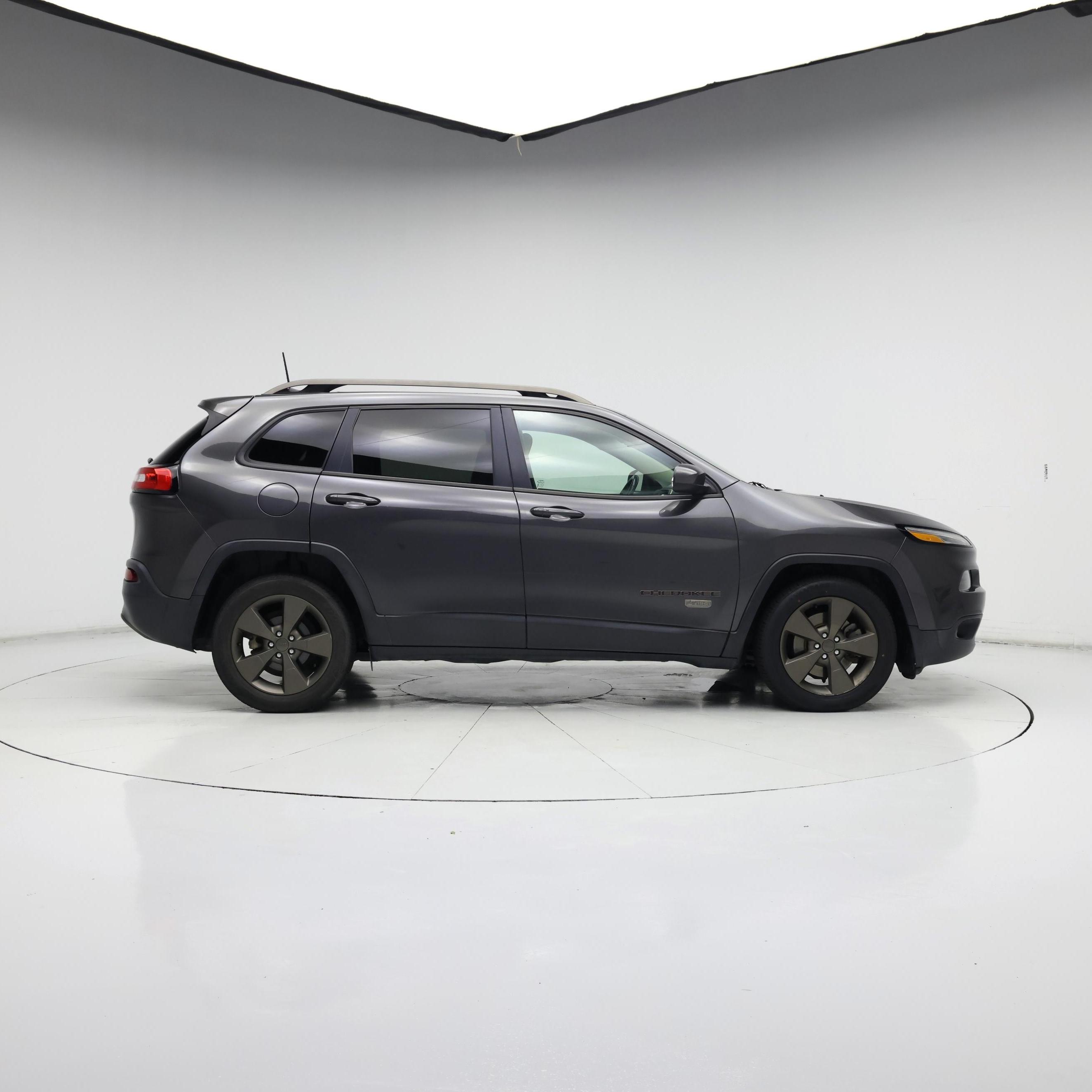Thumbnail: 2017 Jeep Cherokee - 7