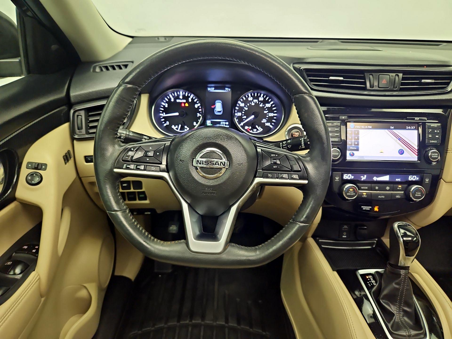Thumbnail: 2017 Nissan Rogue - 10