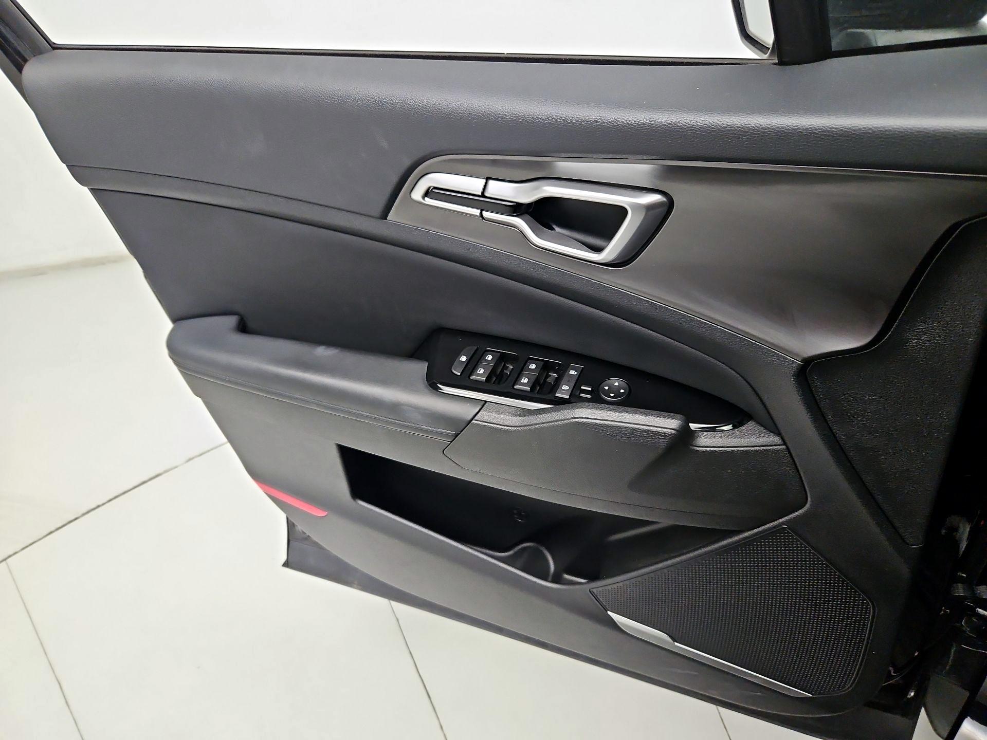 Thumbnail: 2023 Kia Sportage - 12
