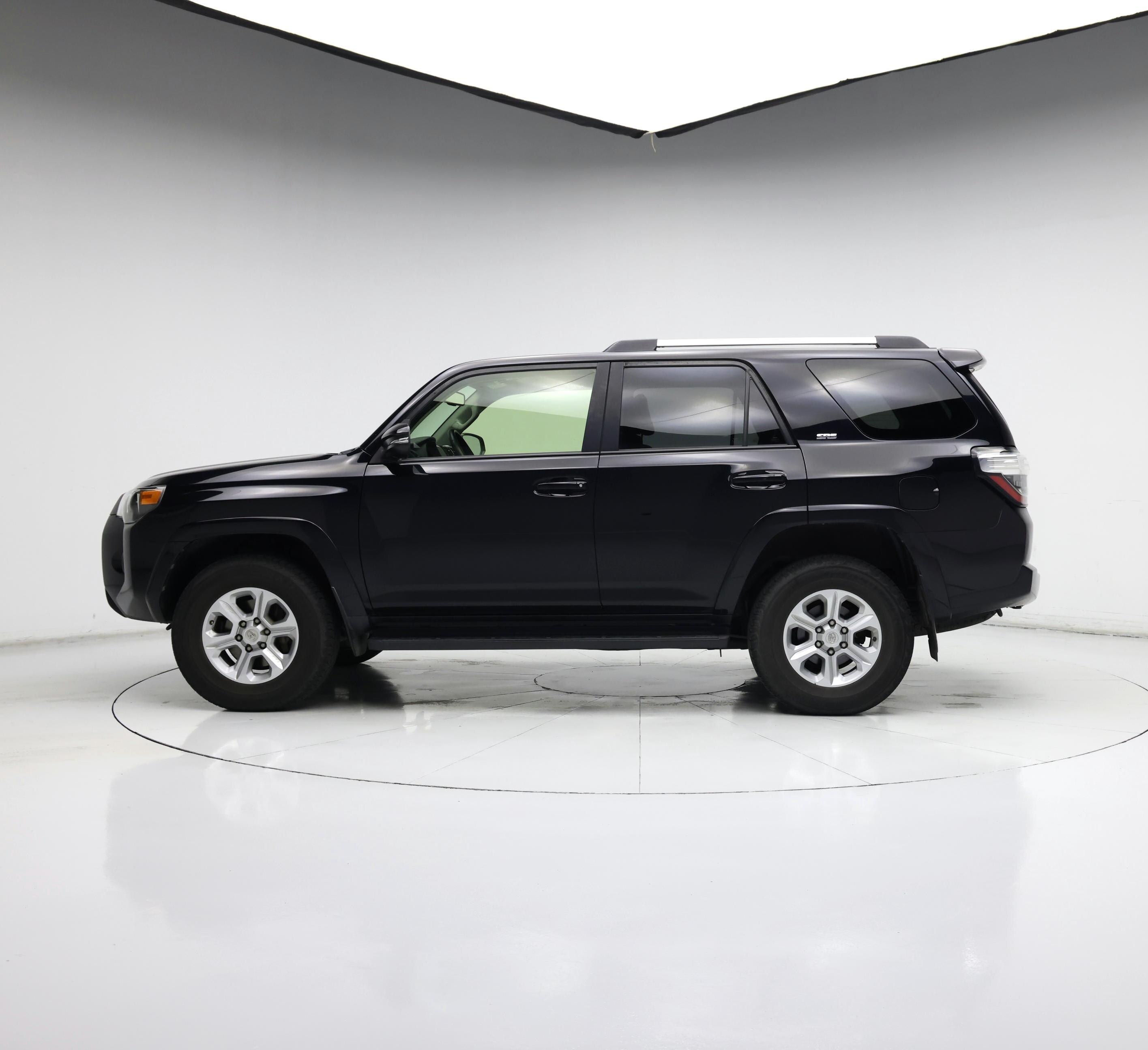 Thumbnail: 2021 Toyota 4Runner - 3