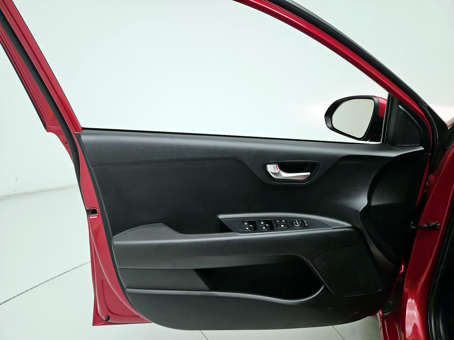 Thumbnail: 2022 Kia Rio - 12