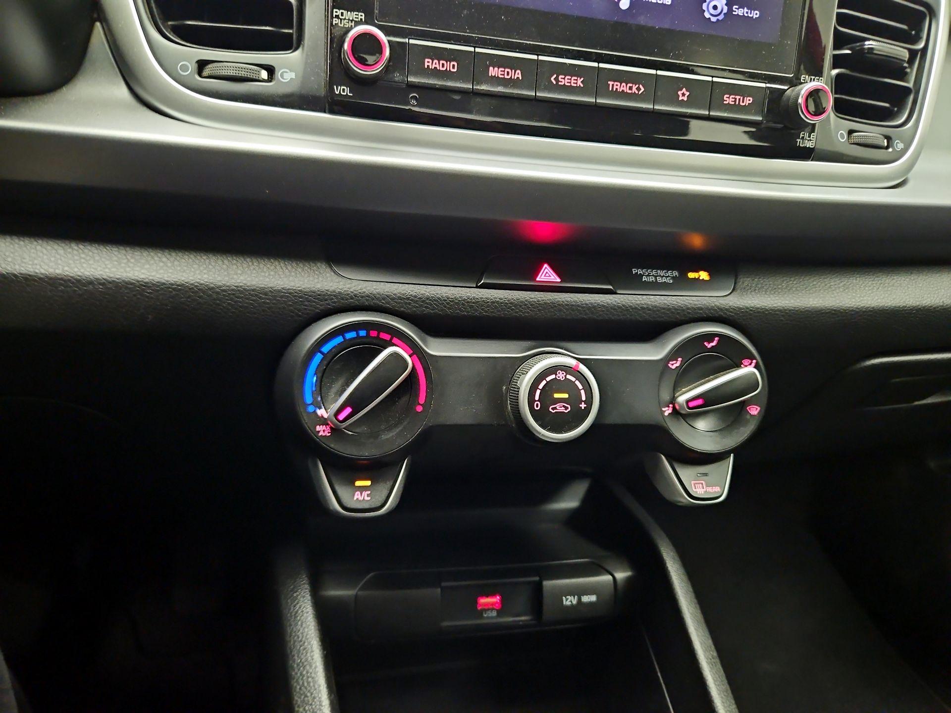 Thumbnail: 2022 Kia Rio - 15