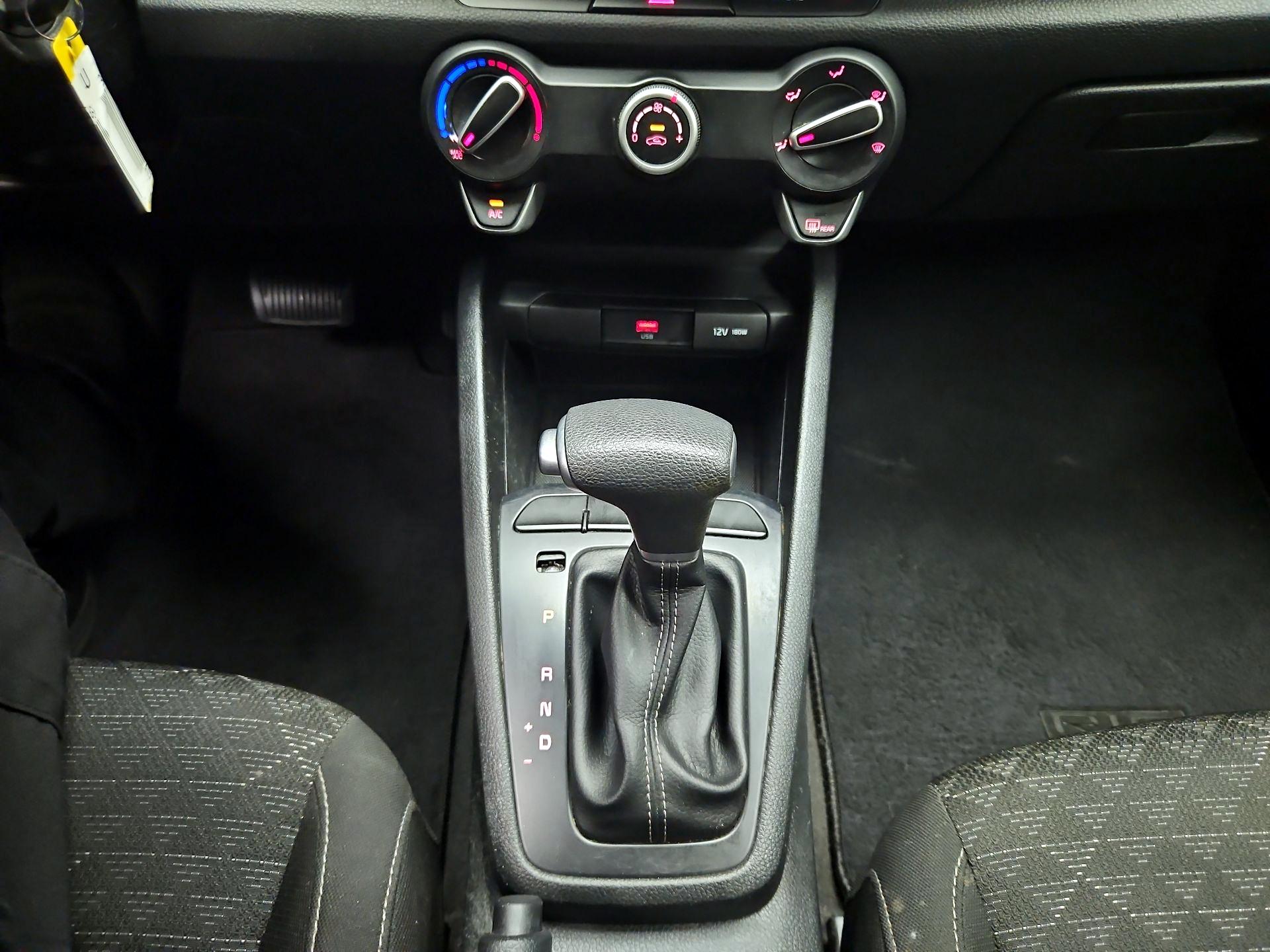 Thumbnail: 2022 Kia Rio - 16