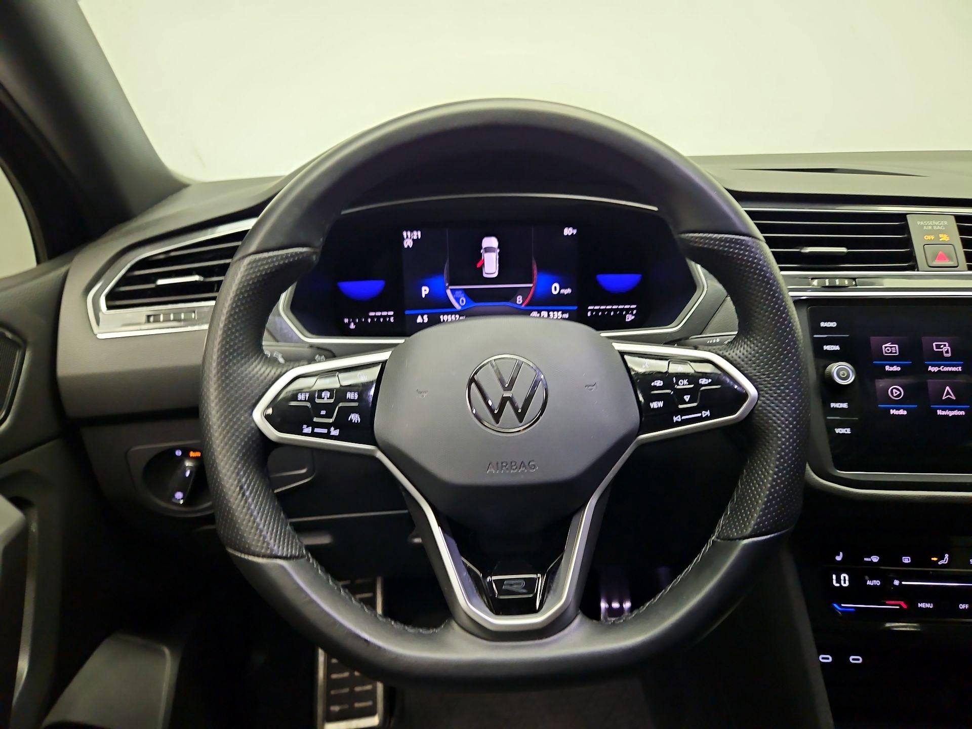 Thumbnail: 2023 Volkswagen Tiguan - 10