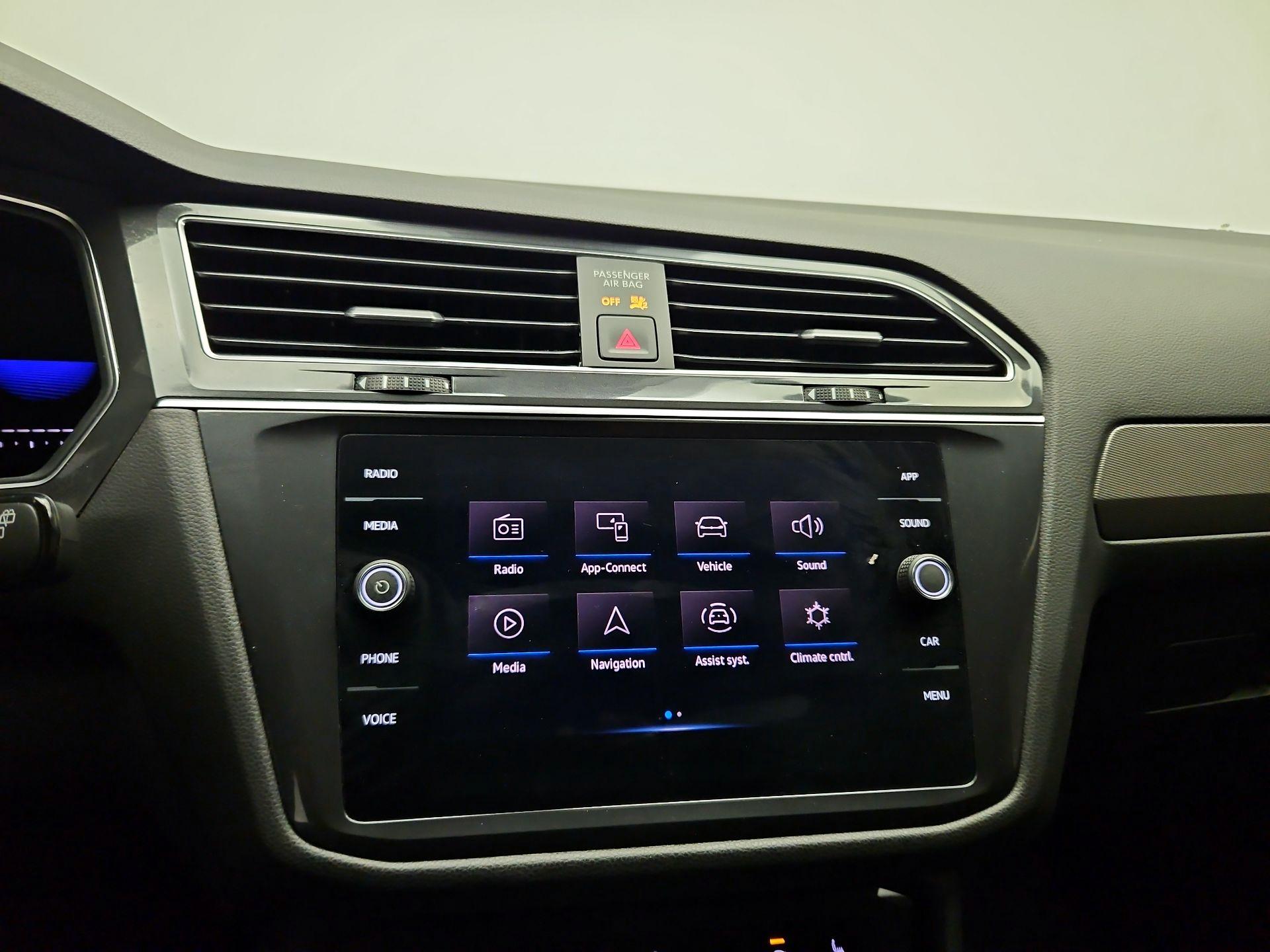 Thumbnail: 2023 Volkswagen Tiguan - 14