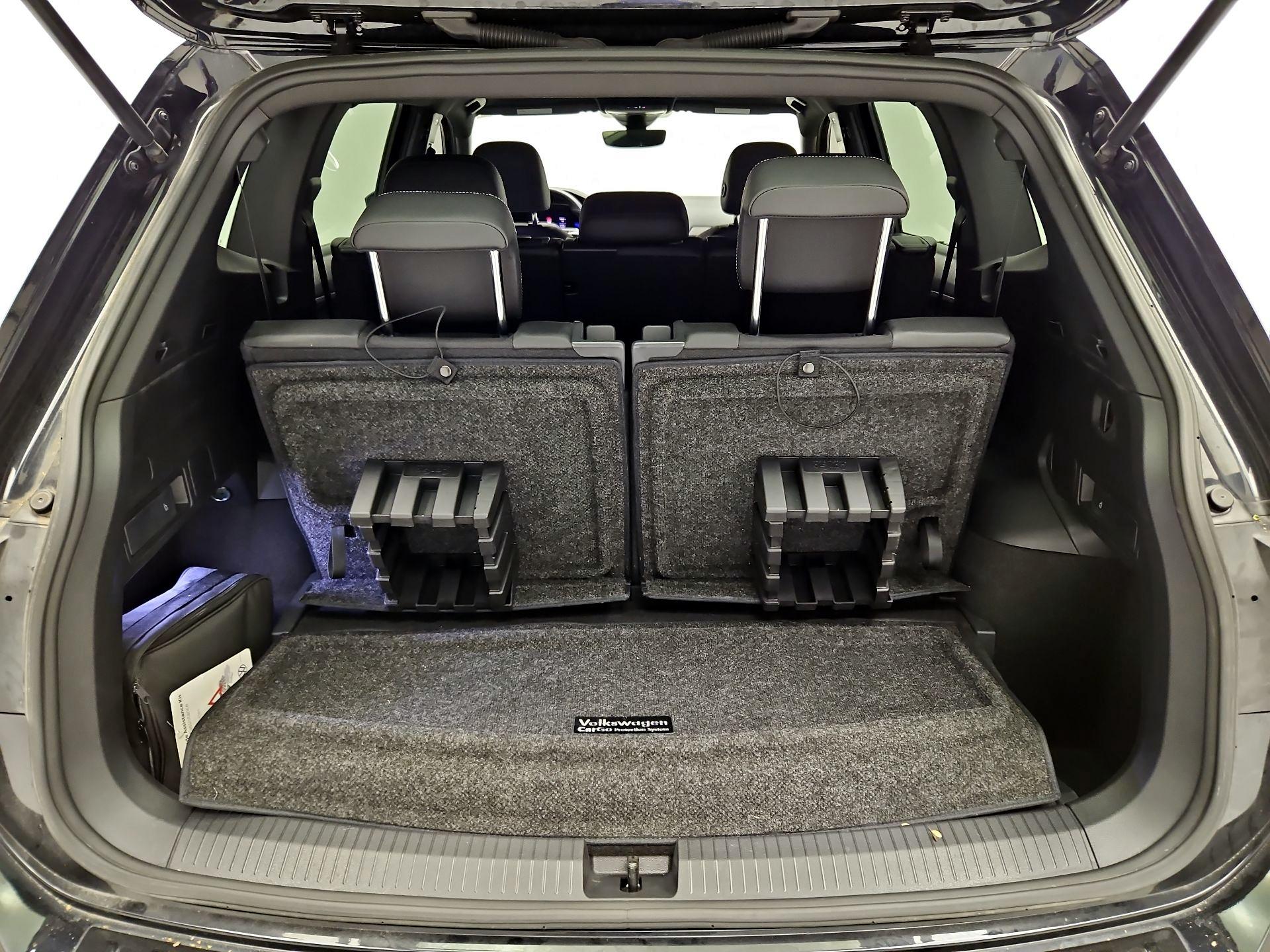 Thumbnail: 2023 Volkswagen Tiguan - 18