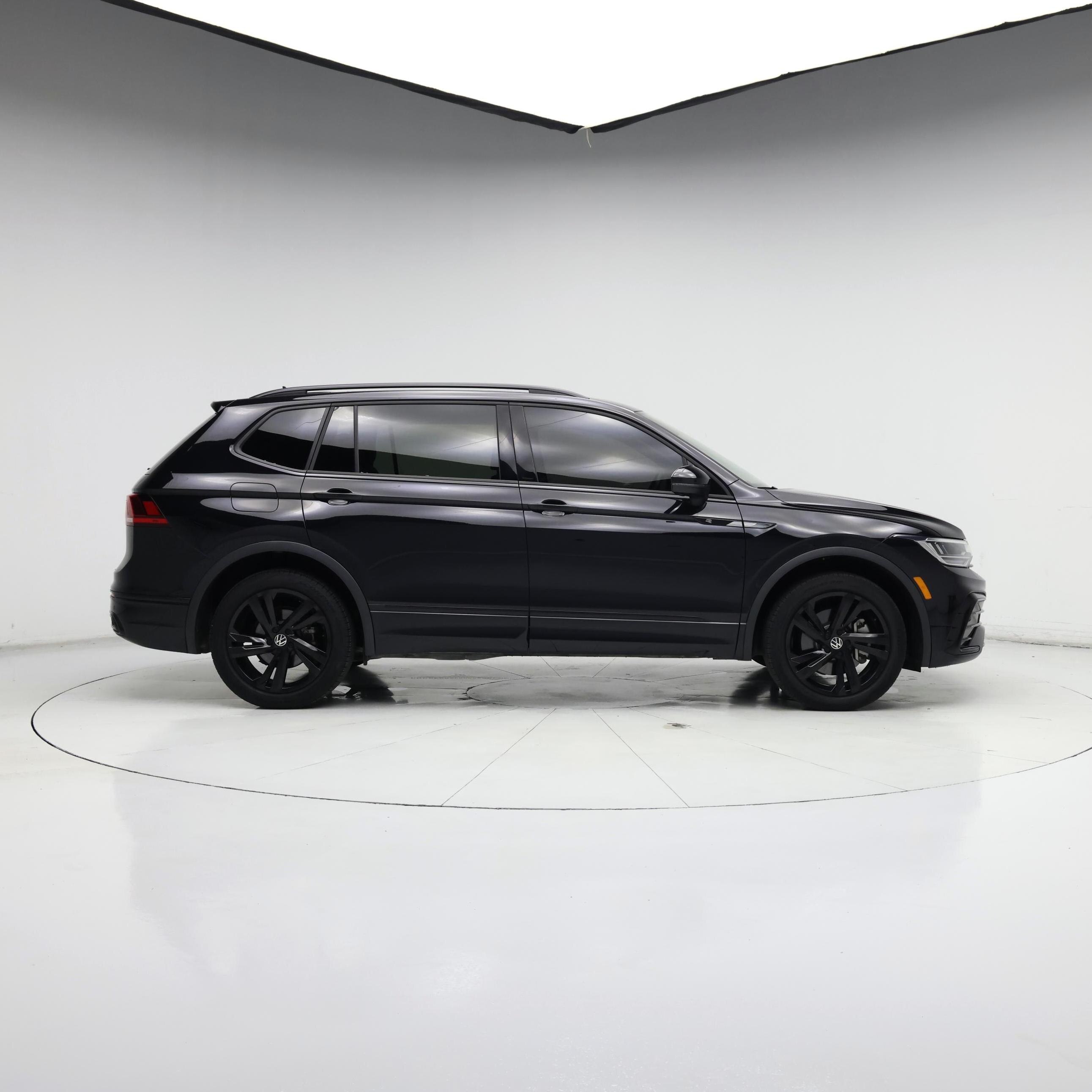 Thumbnail: 2023 Volkswagen Tiguan - 7