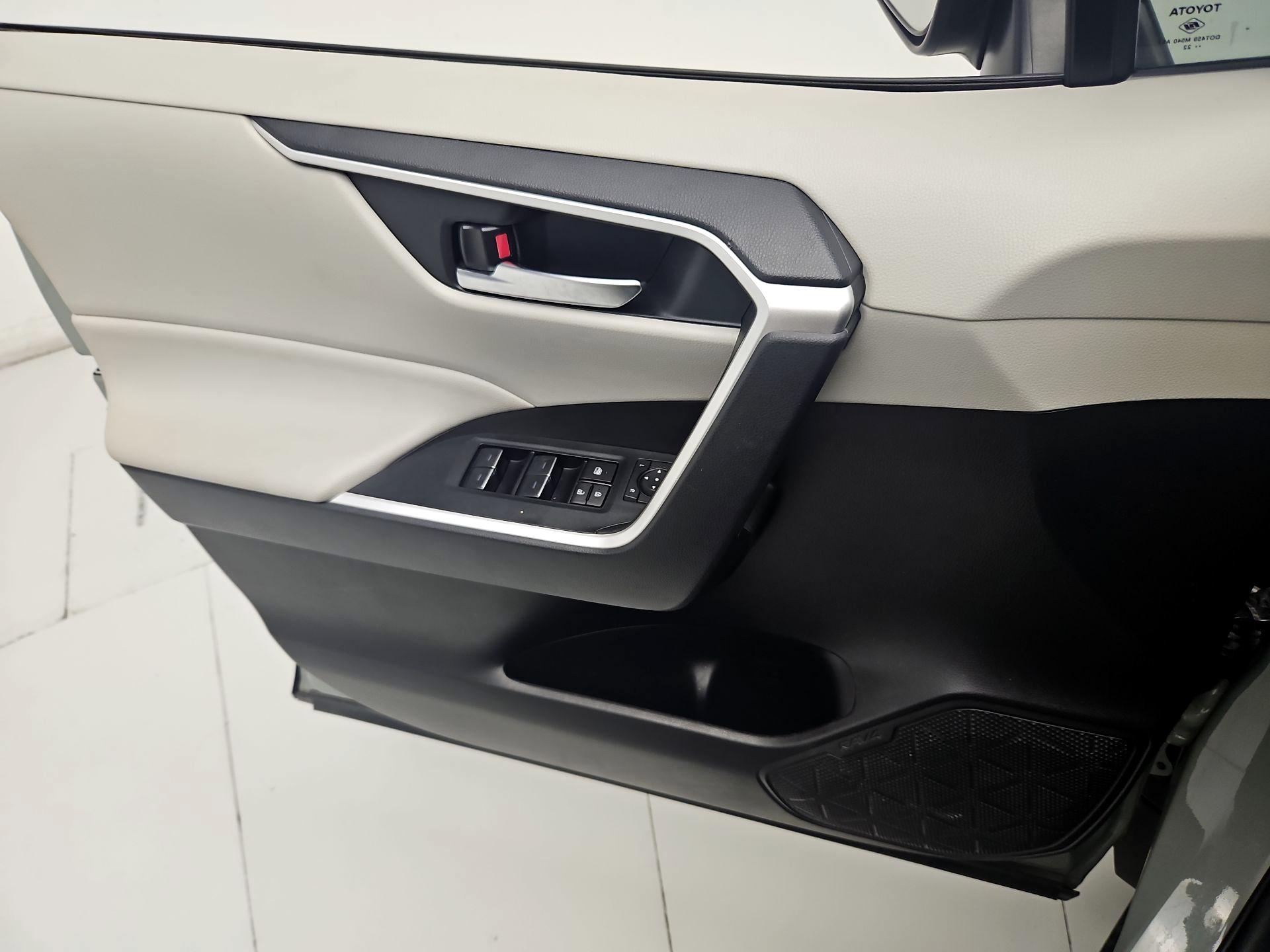 Thumbnail: 2023 Toyota RAV4 - 12