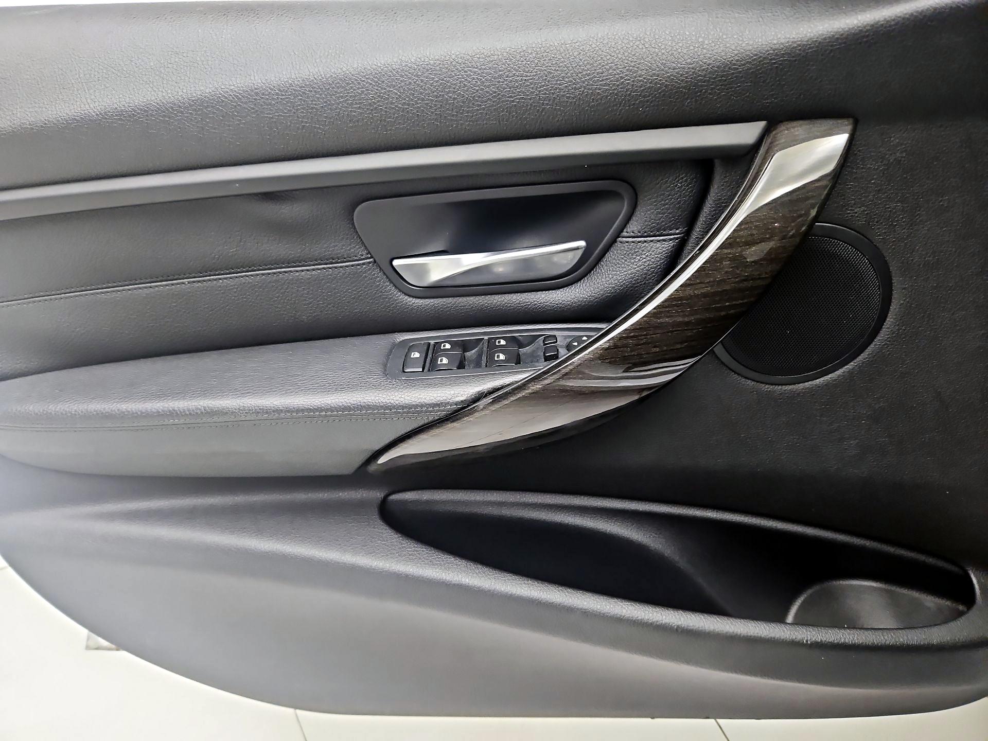 Thumbnail: 2015 BMW 3 Series - 12
