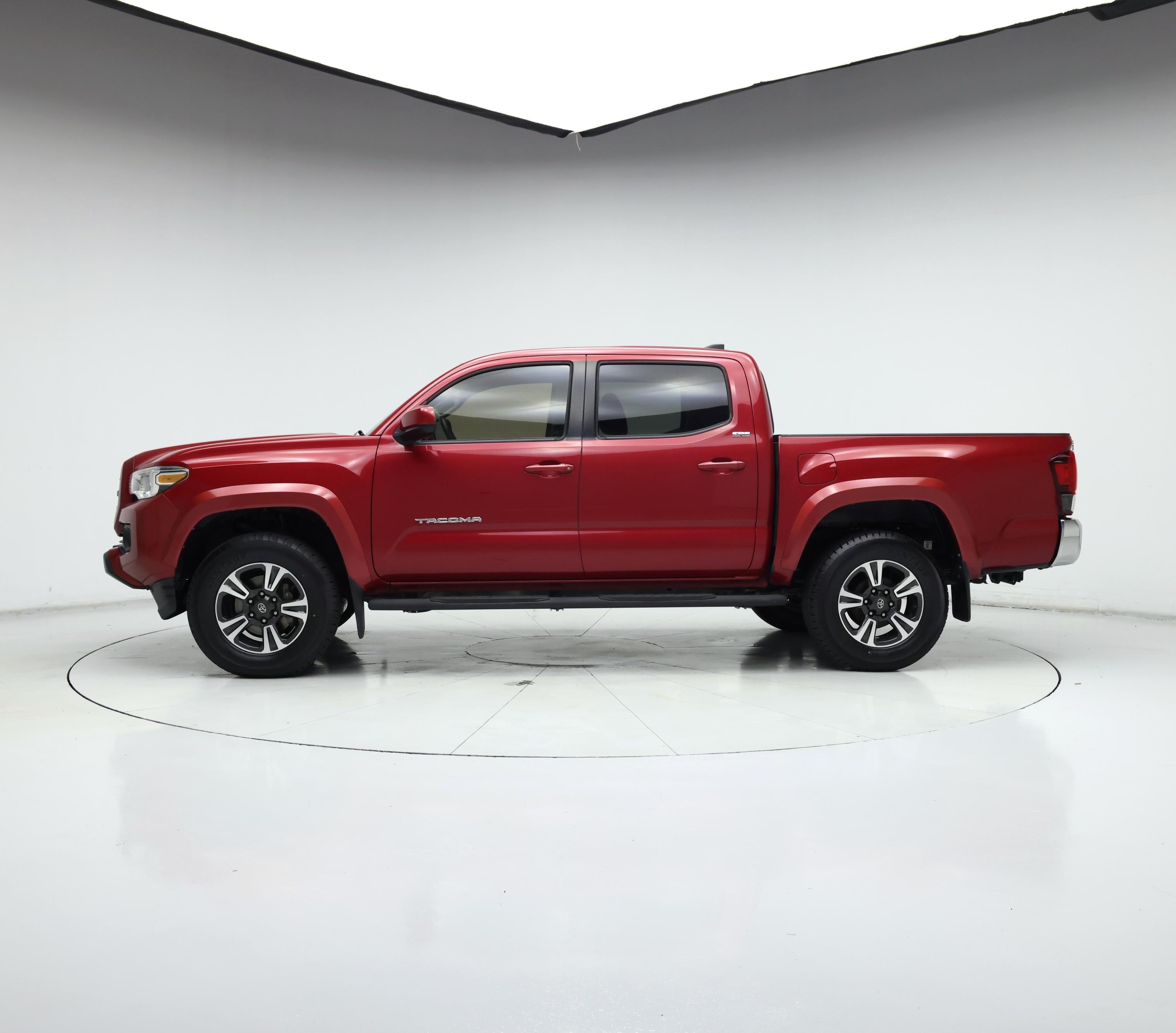 Thumbnail: 2019 Toyota Tacoma - 3