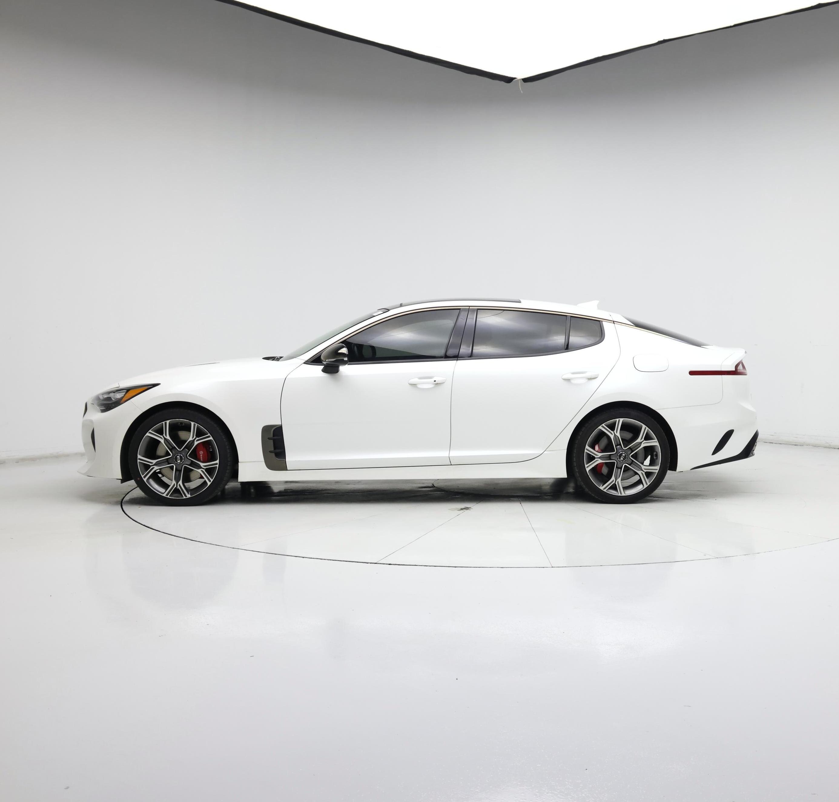 Thumbnail: 2018 Kia Stinger - 3