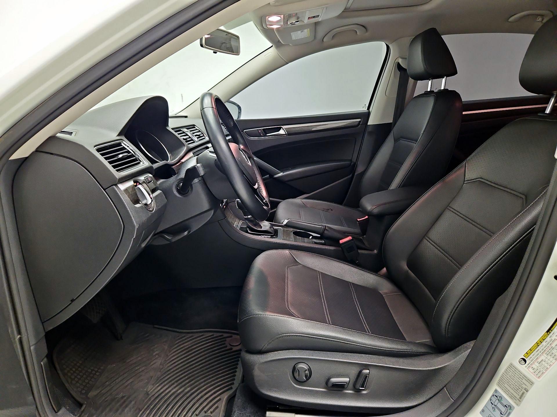 Thumbnail: 2017 Volkswagen Passat - 11