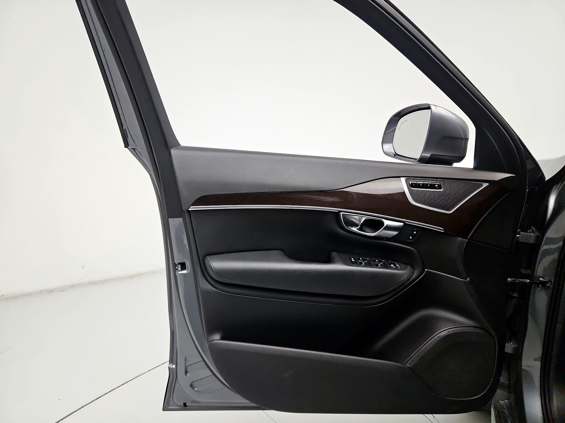 Thumbnail: 2019 Volvo XC90 - 12