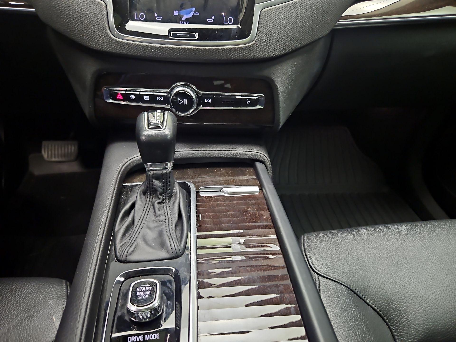 Thumbnail: 2019 Volvo XC90 - 16