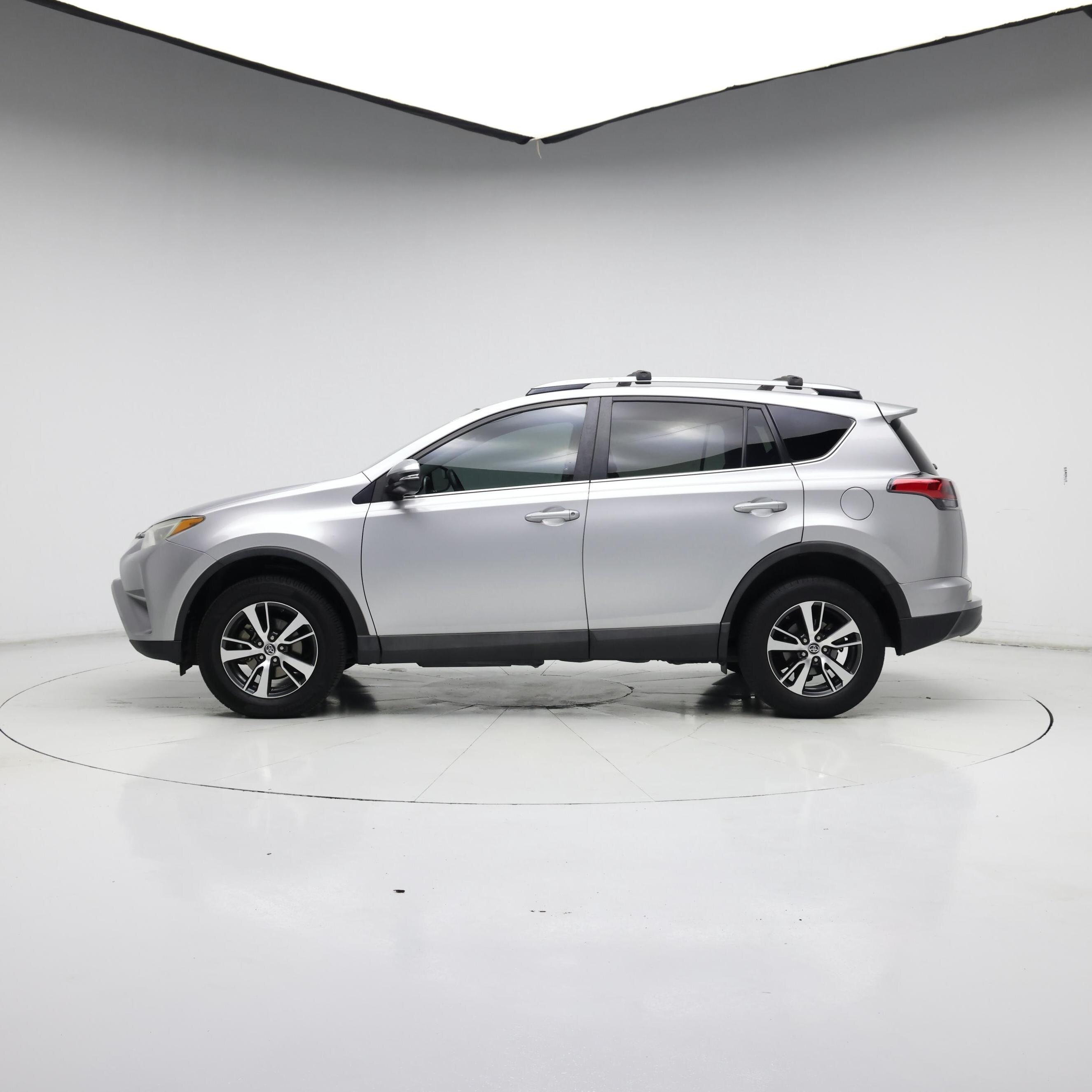 Thumbnail: 2017 Toyota RAV4 - 3
