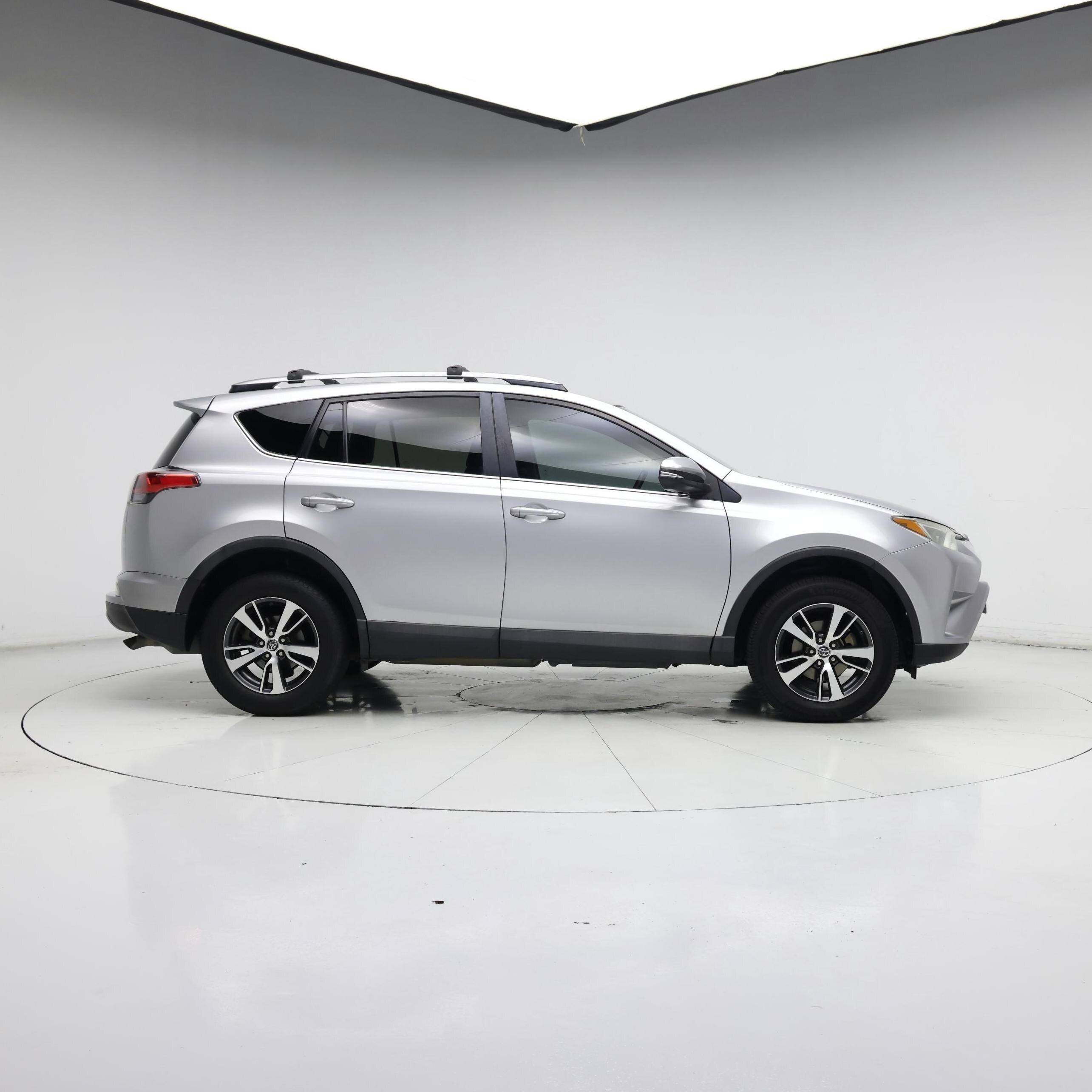 Thumbnail: 2017 Toyota RAV4 - 7