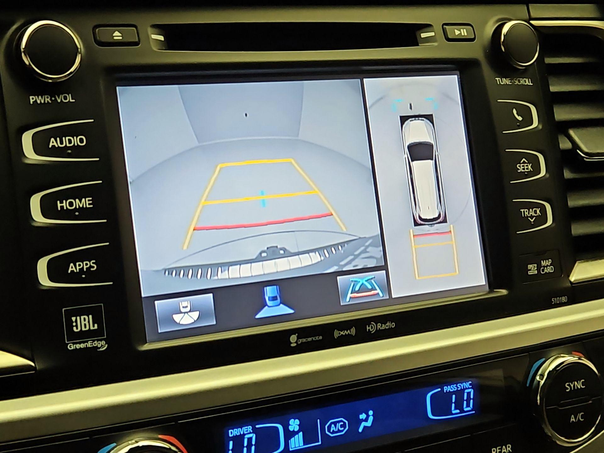 Thumbnail: 2018 Toyota Highlander - 15
